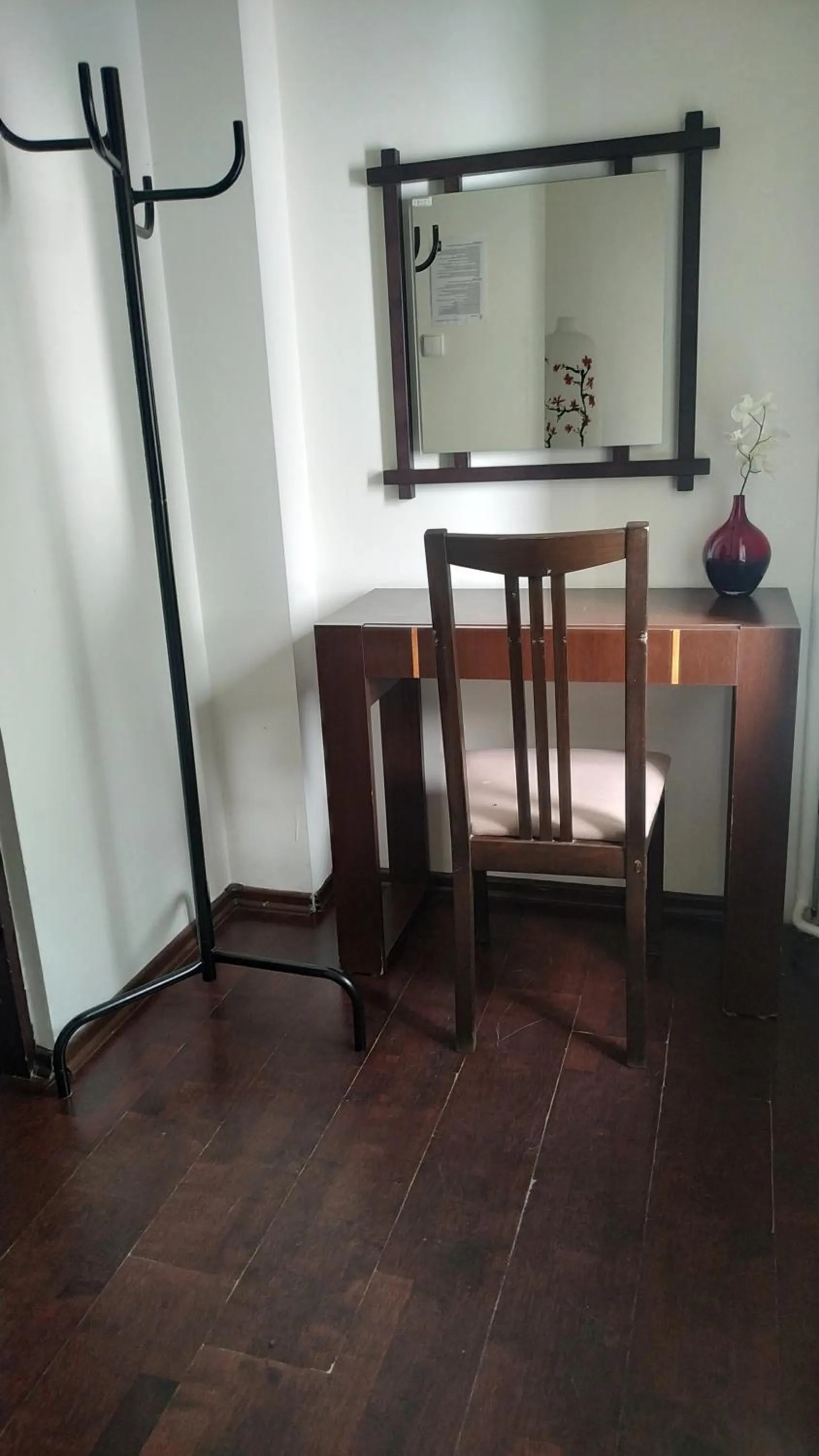 Double or Twin Room with Shared Bathroom in Hostel Helvetia Rooms Warsaw CITY CENTER and OLD TOWN