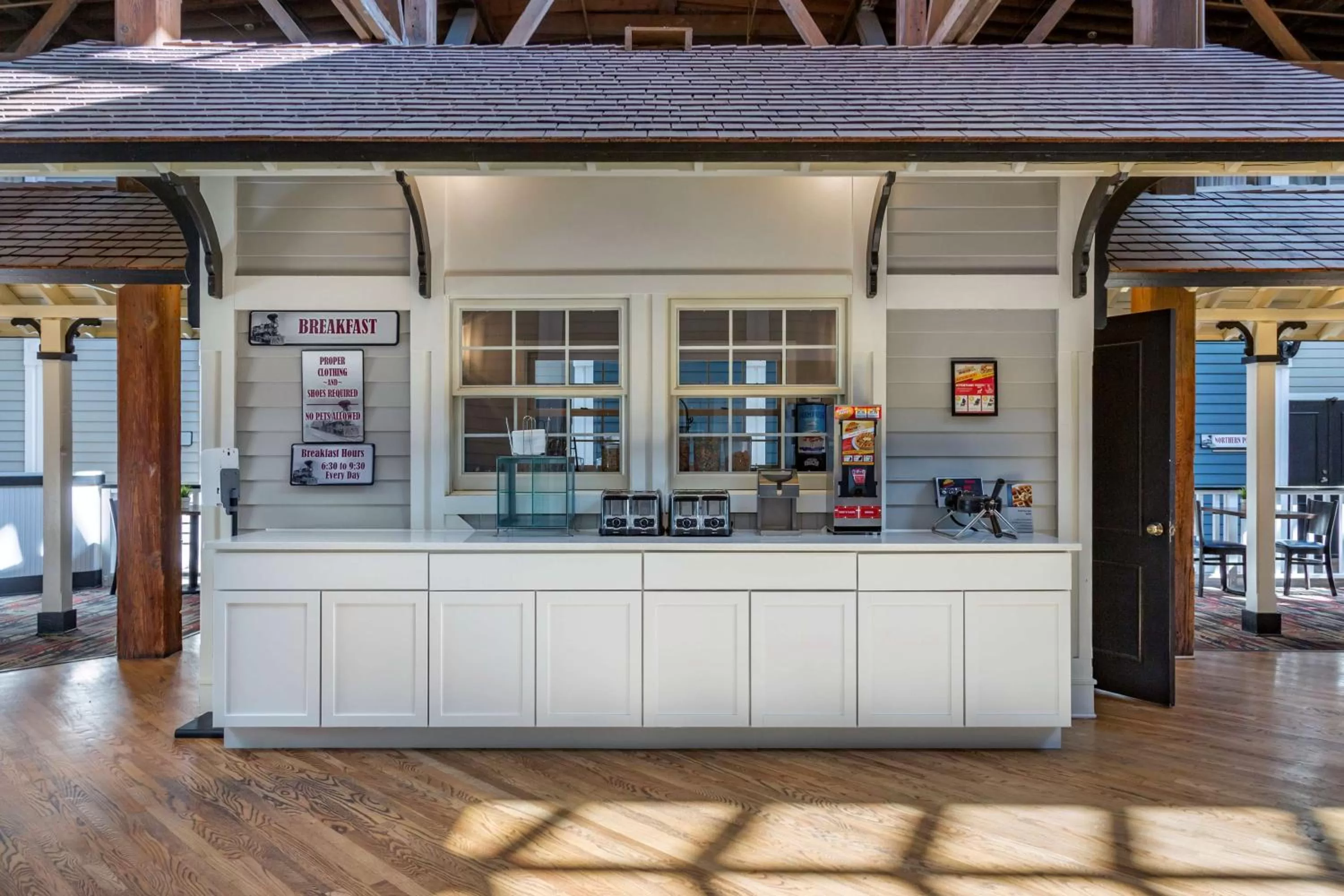 Breakfast in Best Western Plus Como Park Hotel