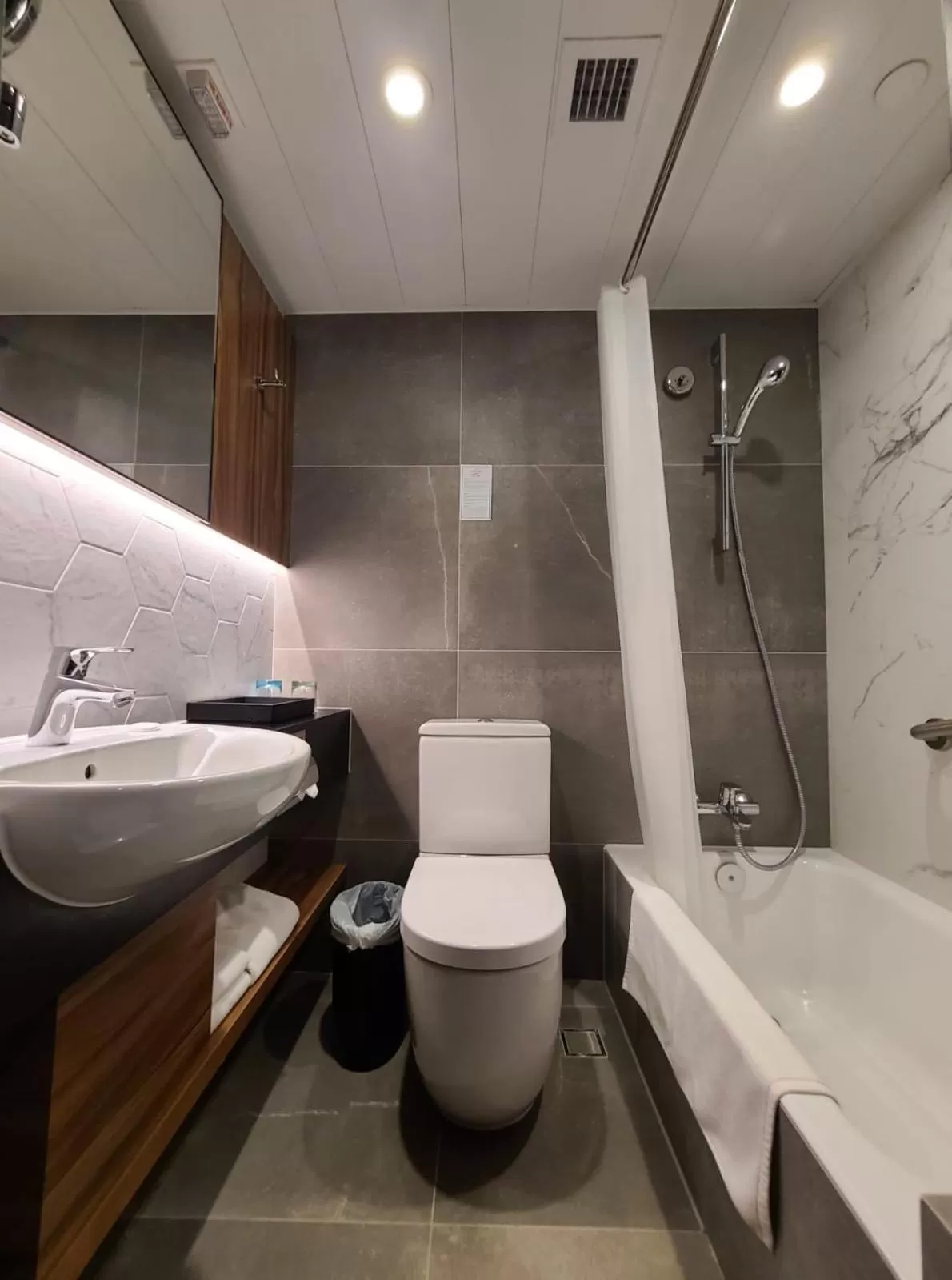 Bathroom in The Harbourview - Chinese YMCA of Hong Kong