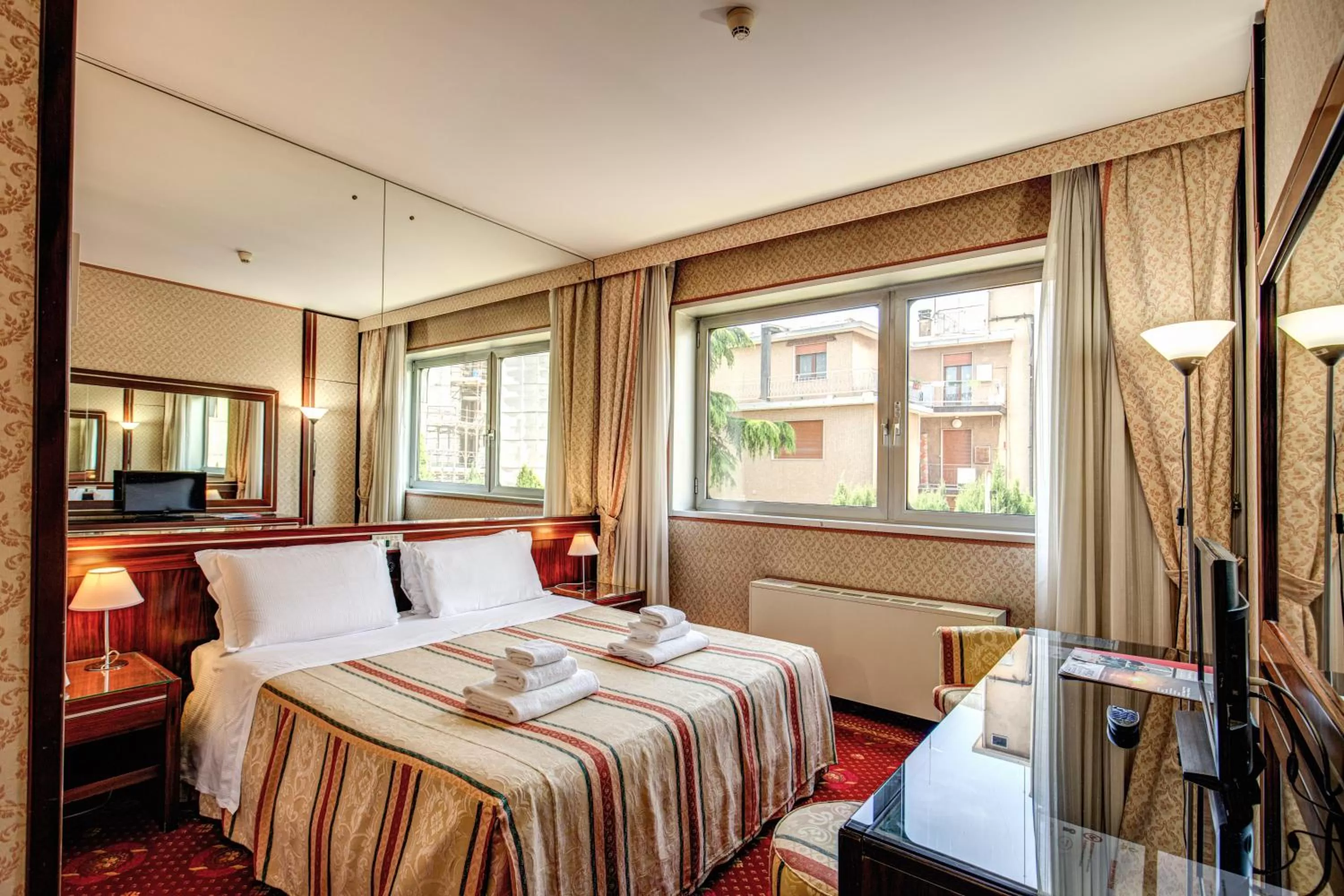 Photo of the whole room in Venice Michelangelo Hotel