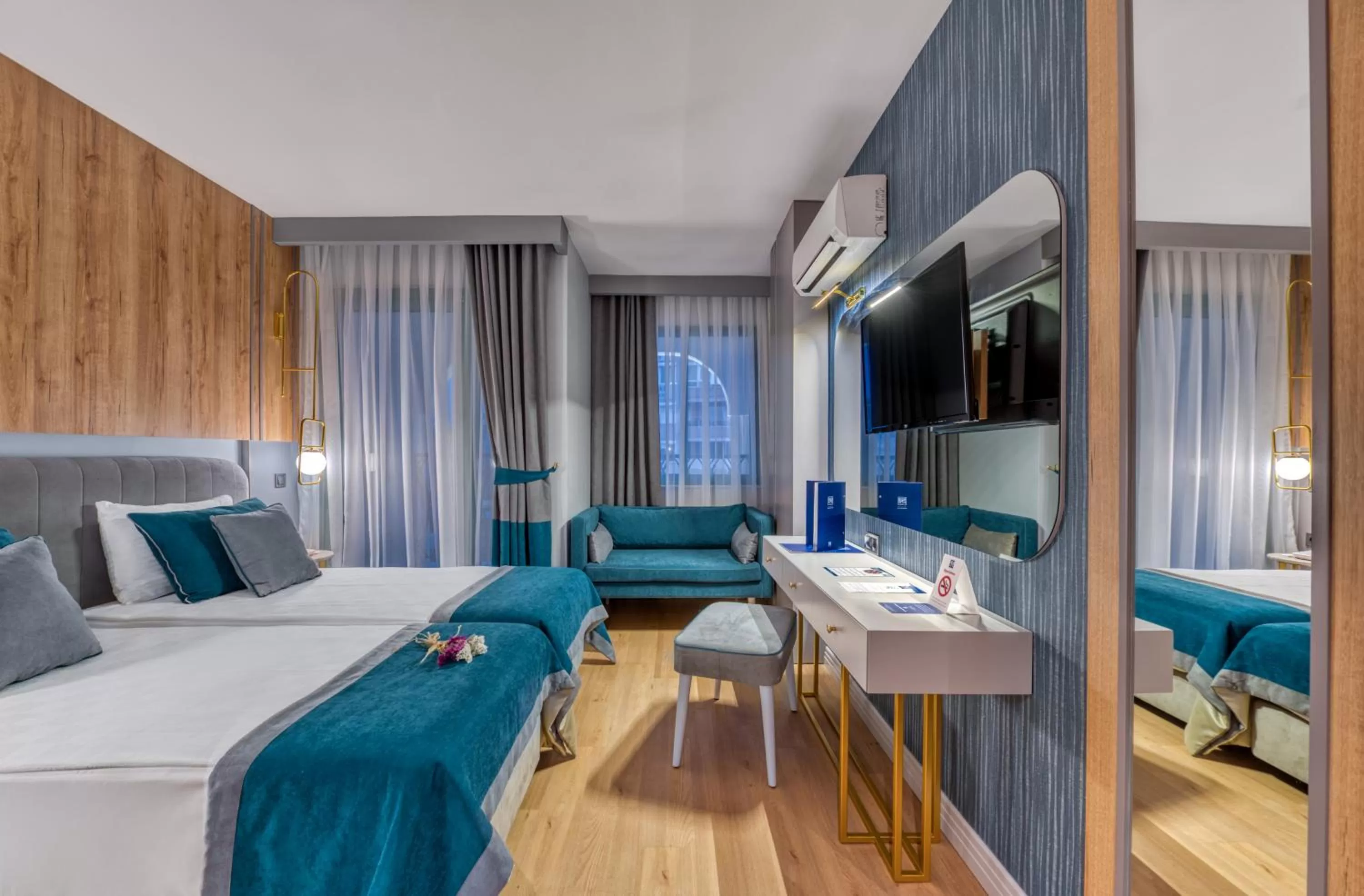 Other, Bed in Sealife Lounge - Adult only