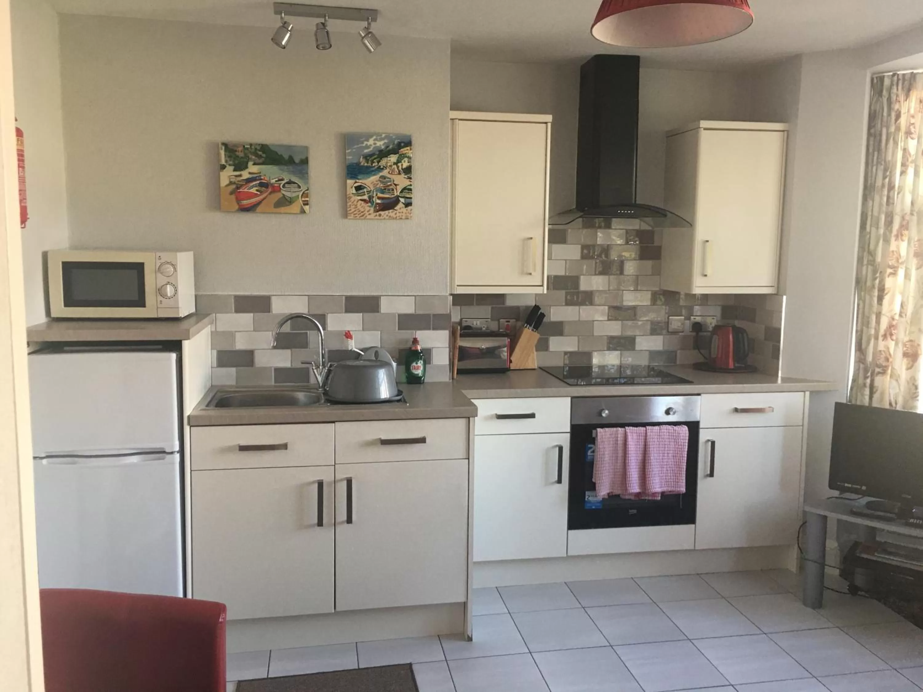 Kitchen or kitchenette in Buile Hill Holiday Flats
