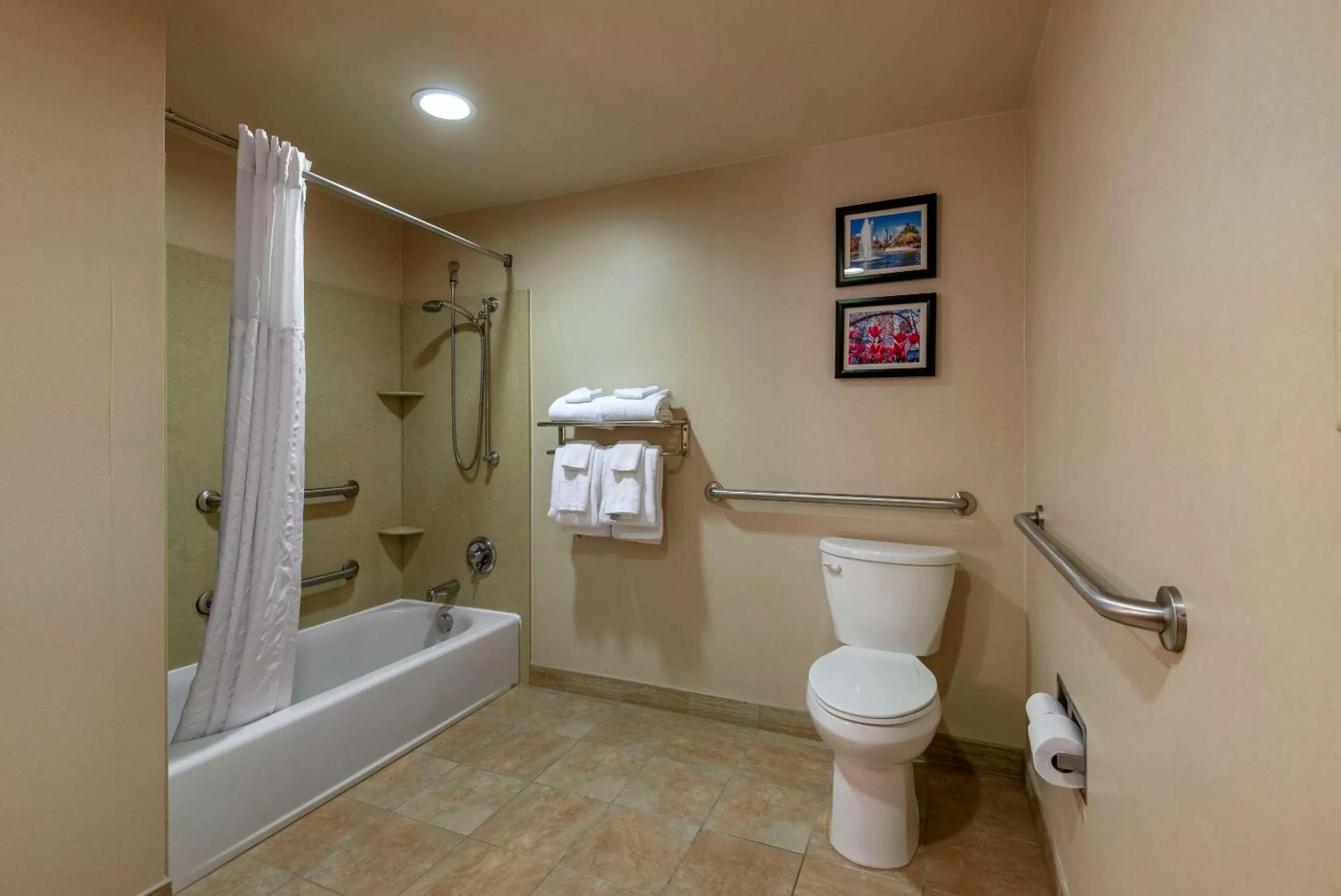 Bedroom in Comfort Suites Huntersville near Lake Norman