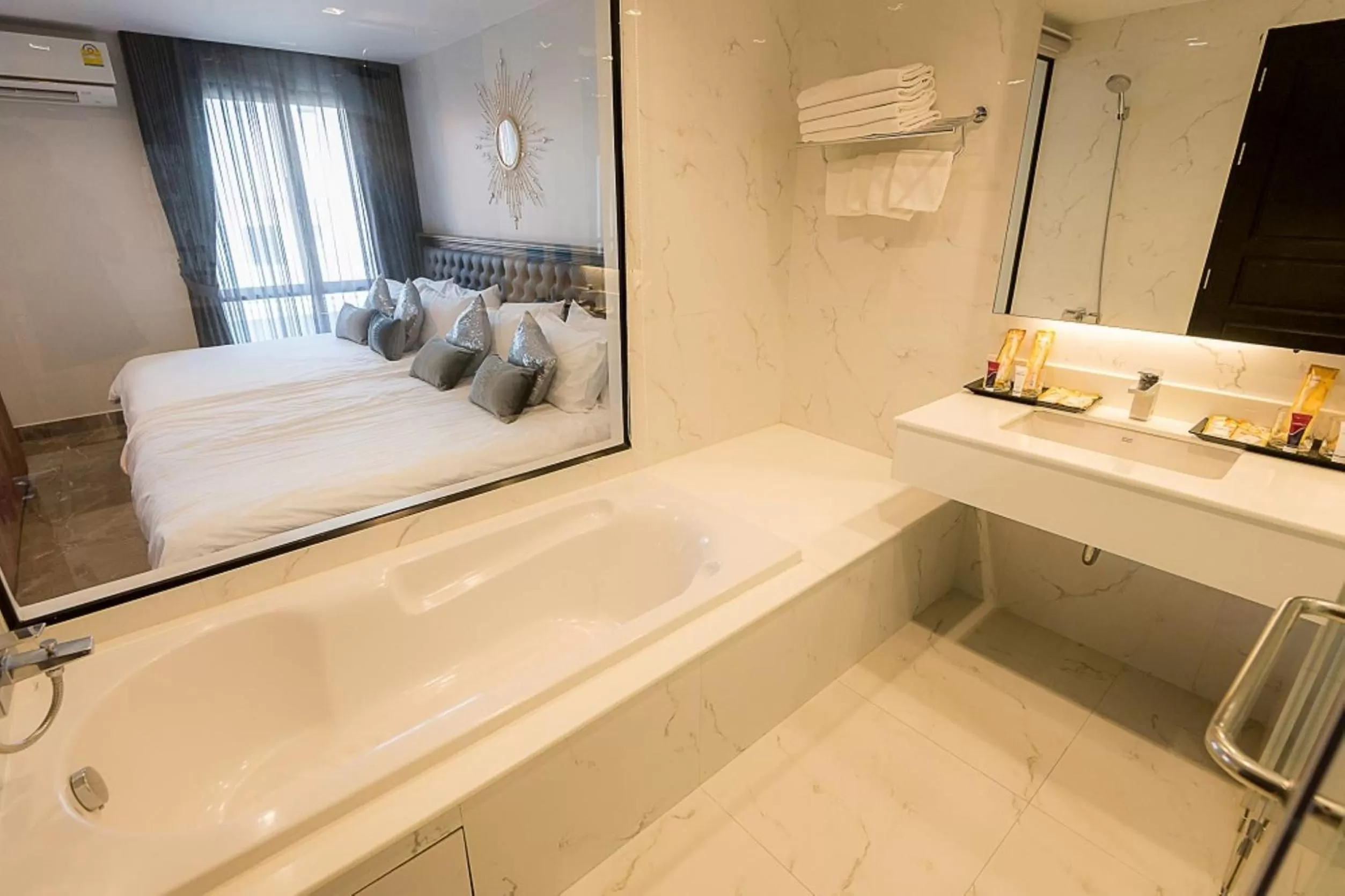 Bathroom, Bed in SN Connx - SHA Plus