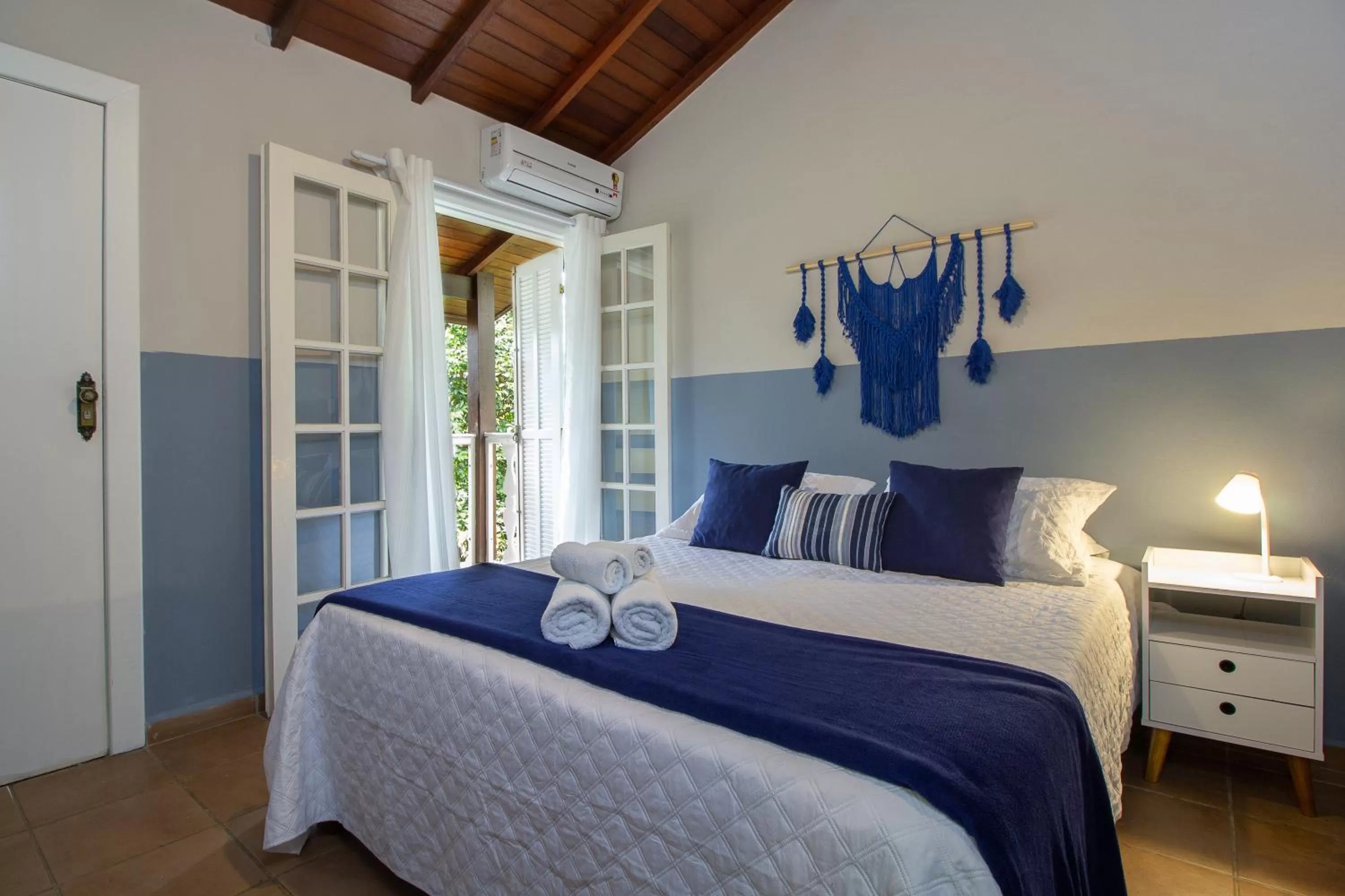 Photo of the whole room, Bed in Estrela do Mar Paraty