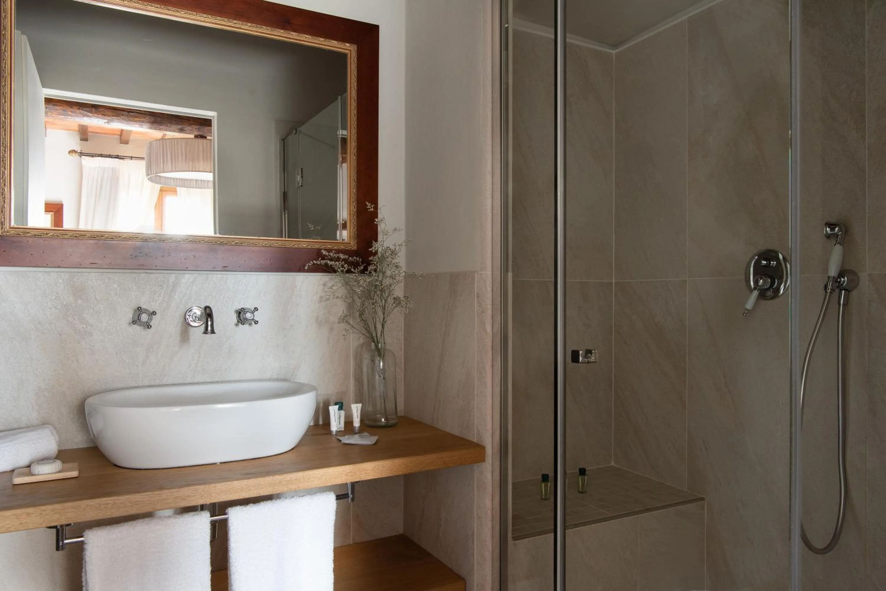 Bathroom in Relais Villa Olmo - Place of Charme