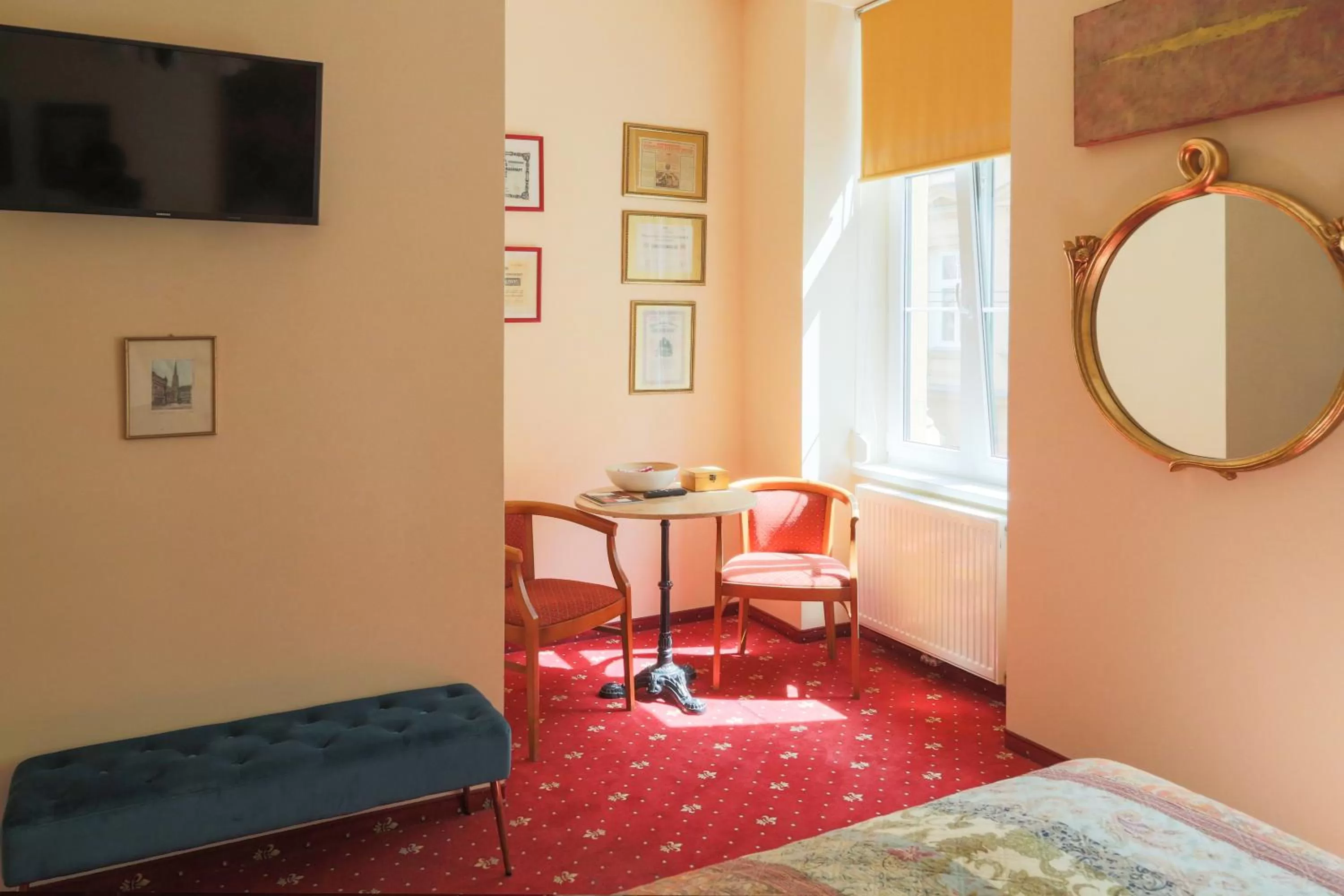 Seating area, Bed in Altwienerhof Boutique Hotel