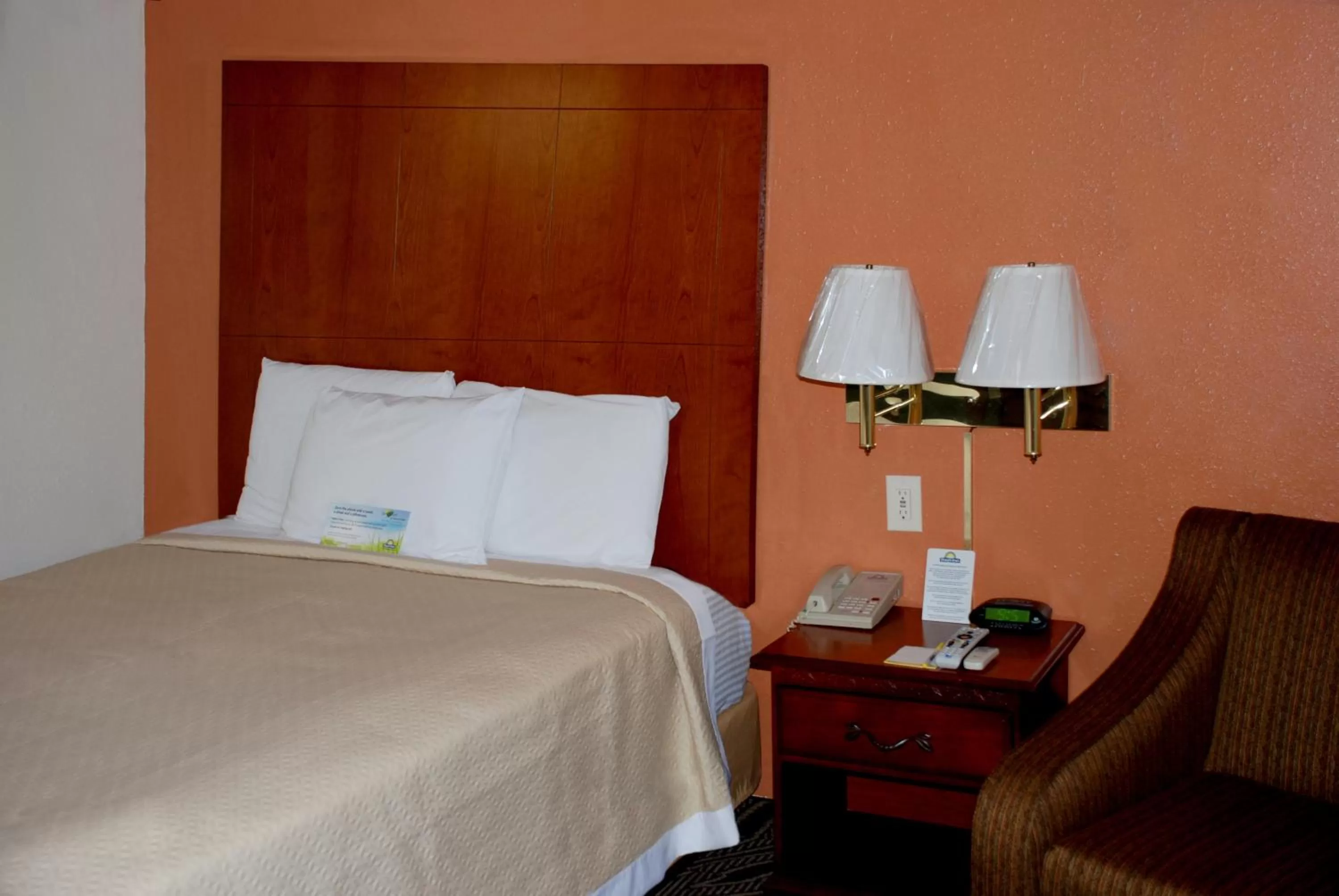 Bed in Days Inn by Wyndham Dyersburg