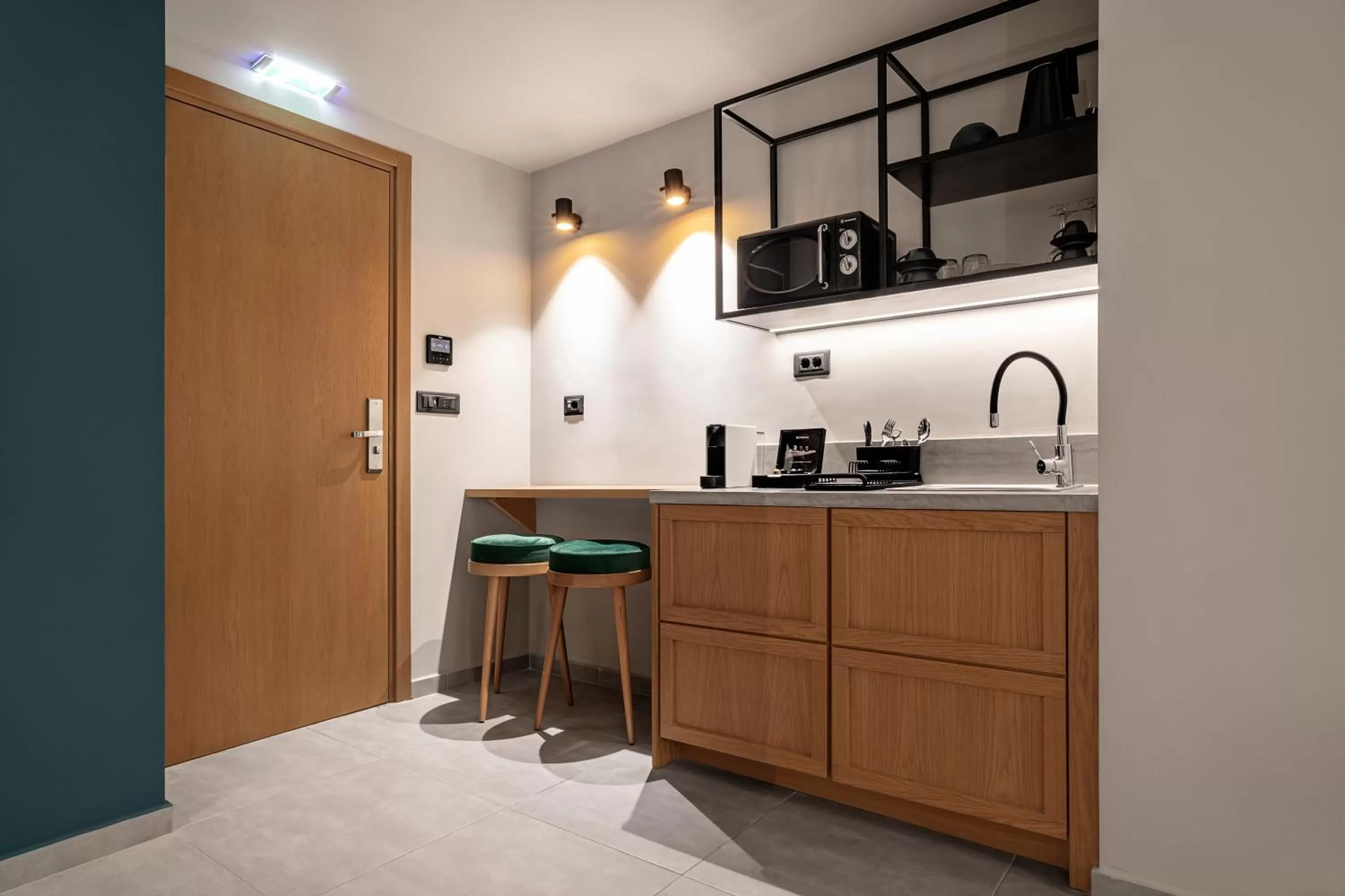 Kitchen or kitchenette in Bob W Athens Akadimia