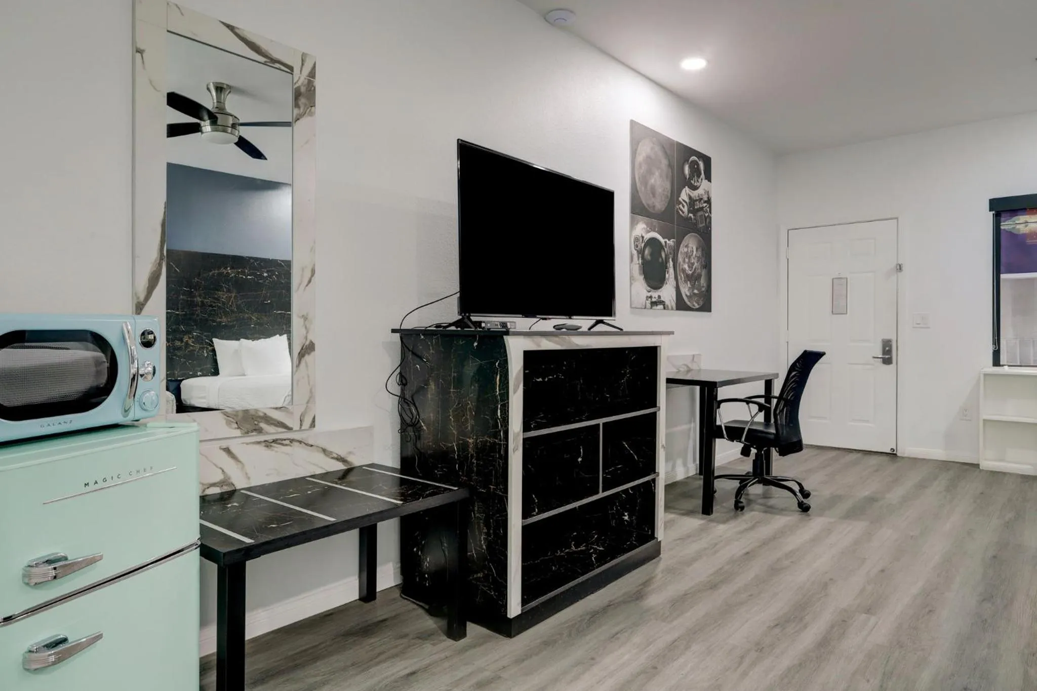 TV and multimedia in Grand Villa Inn Galleria