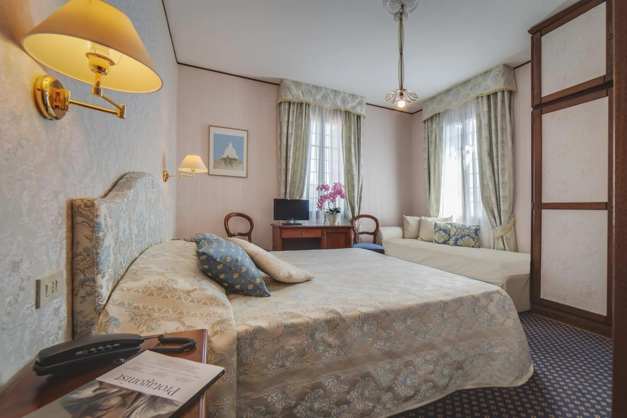 Photo of the whole room, Bed in Hotel La Meridiana