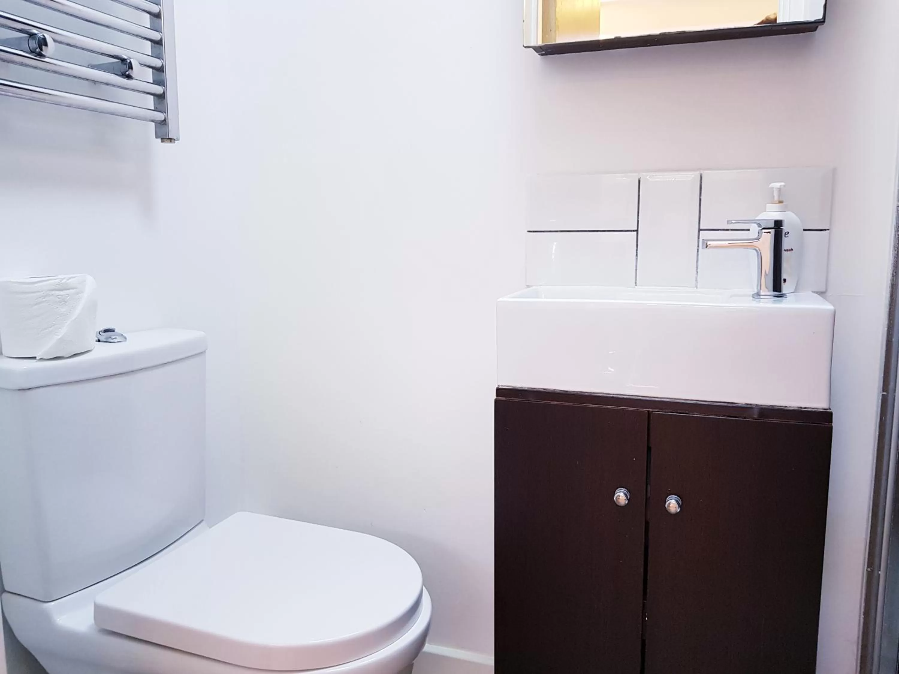 Toilet in London Stay Apartments
