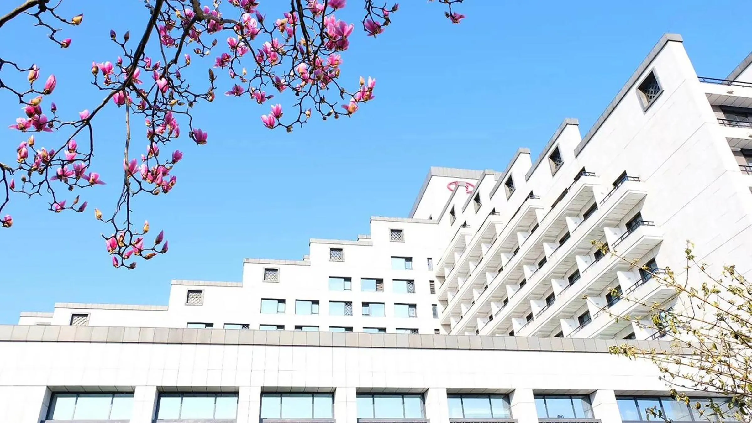 Property building in Crowne Plaza Huangshan Yucheng by IHG