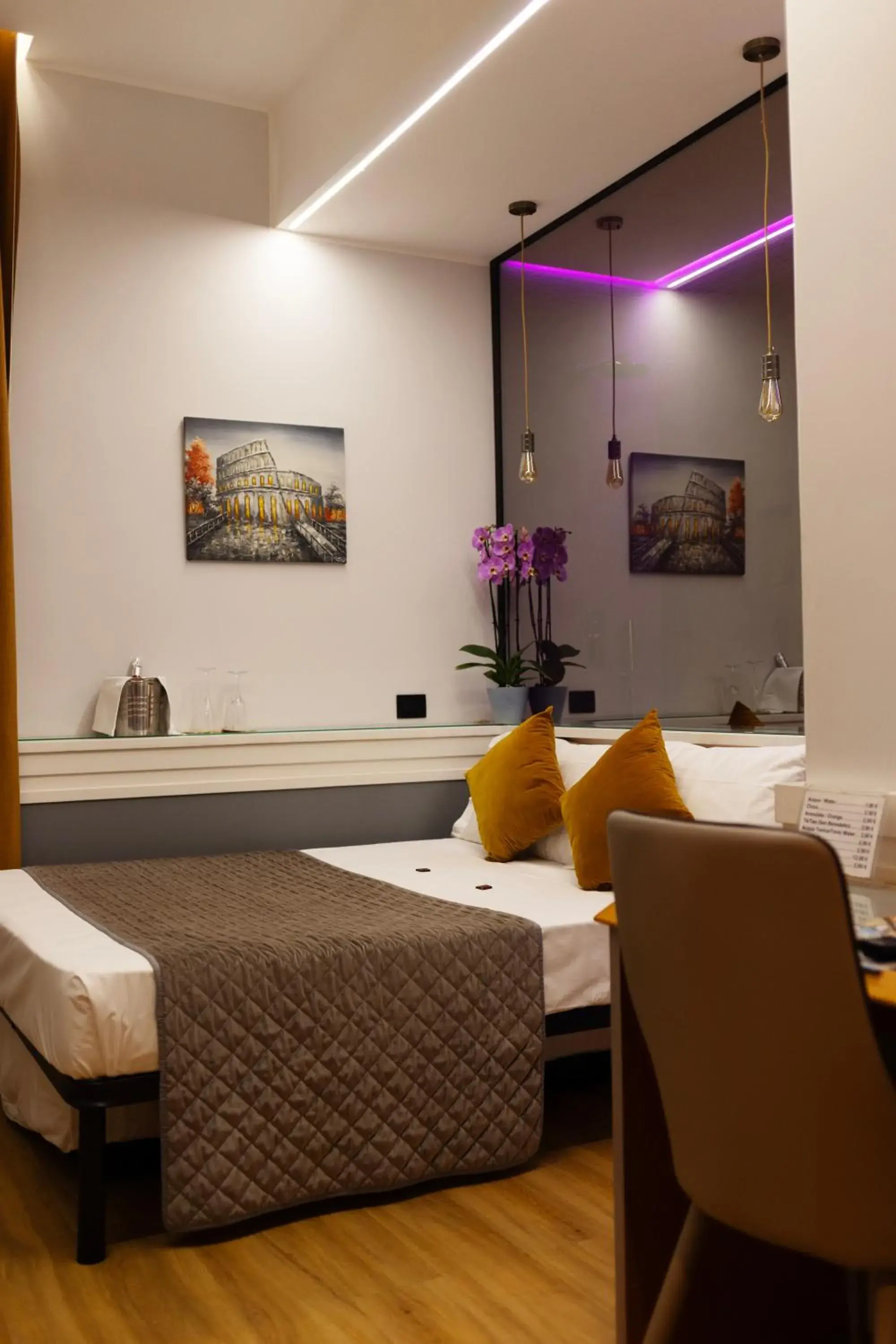 Deluxe Double or Twin Room with City View in Hotel Giotto Flavia Deluxe Double or Twin Room with City View in Hotel Giotto Flavia