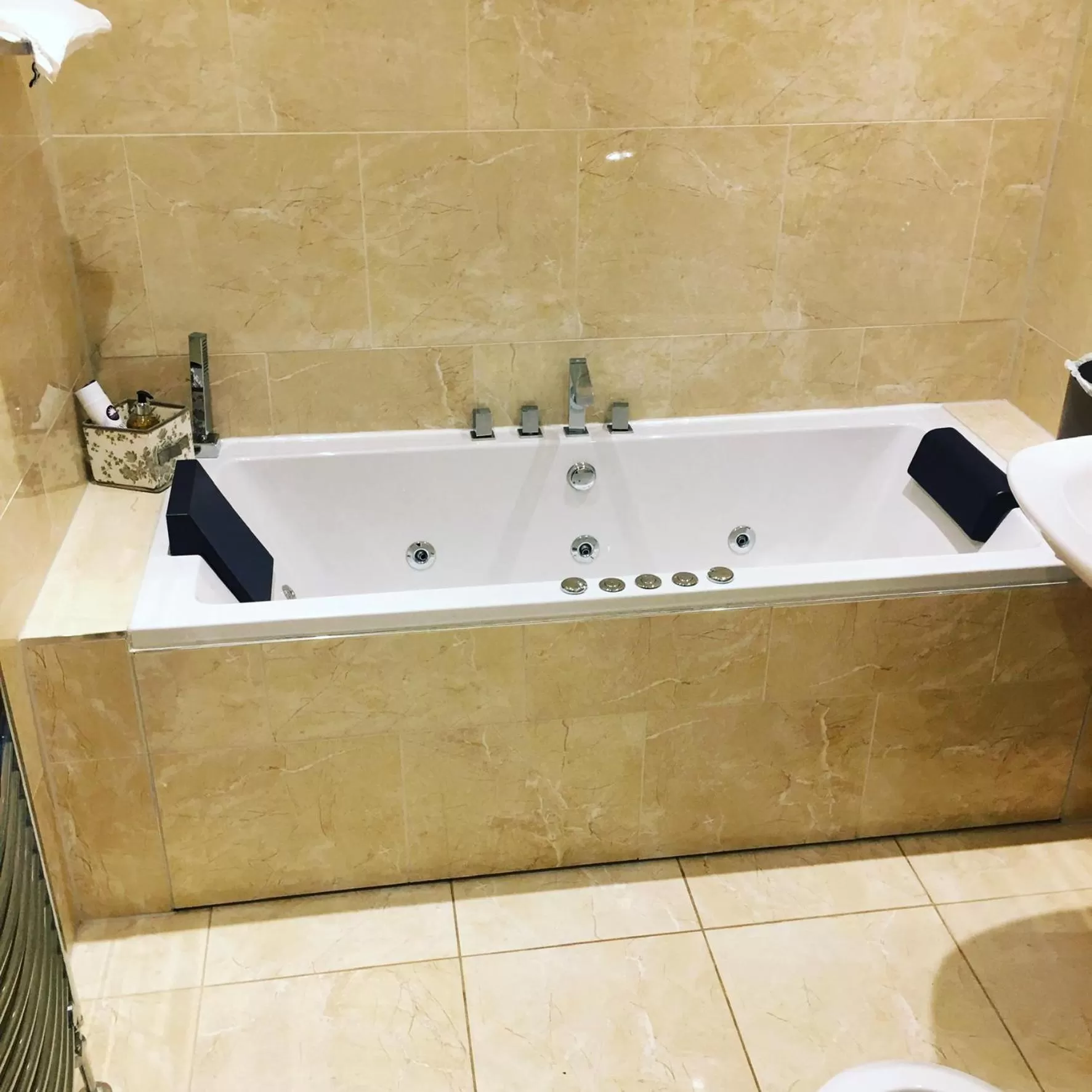 Bath in Retreat at The Knowe Auchincruive Estate