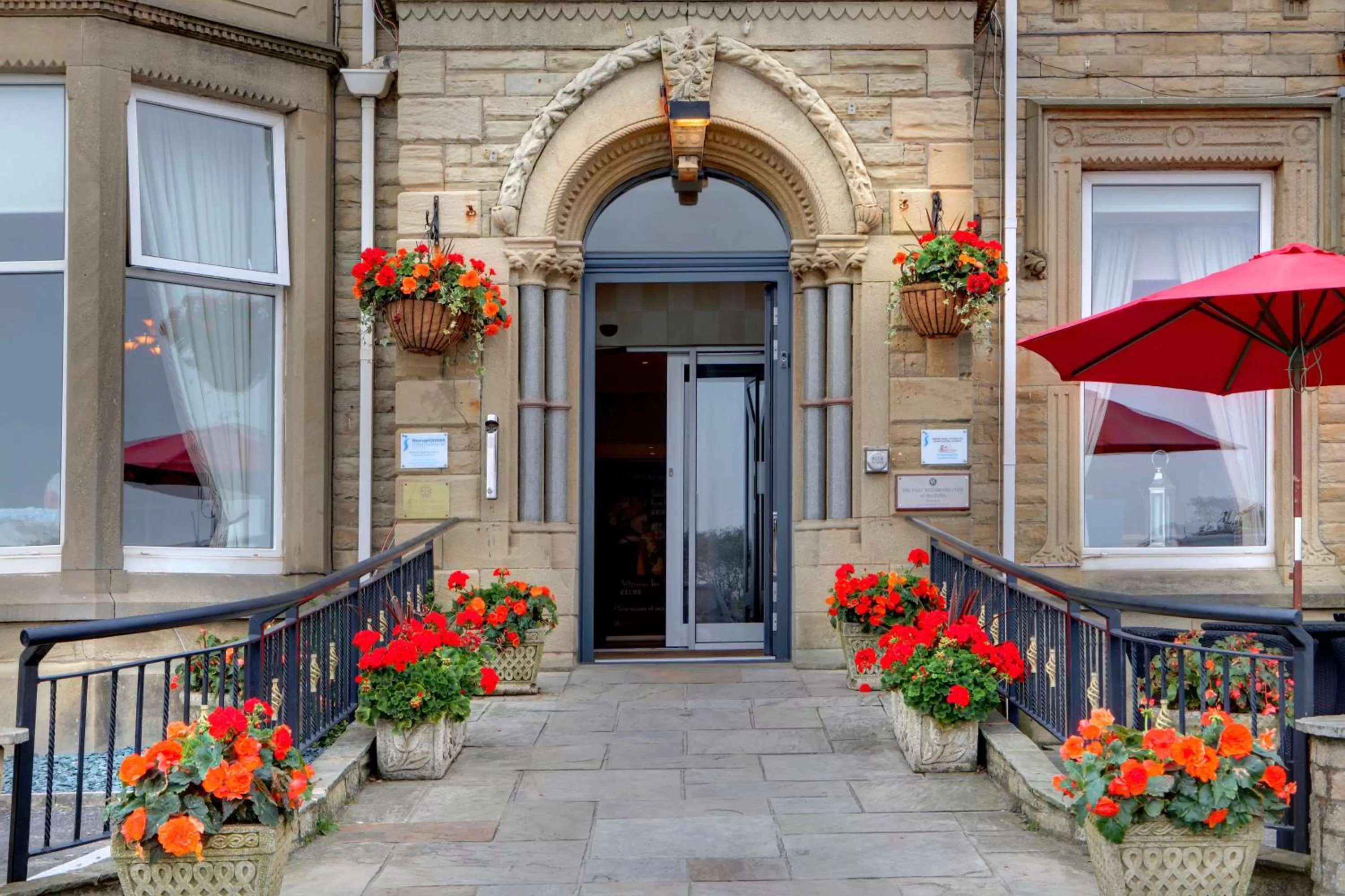 Property building in Glendower Hotel BW Signature Collection