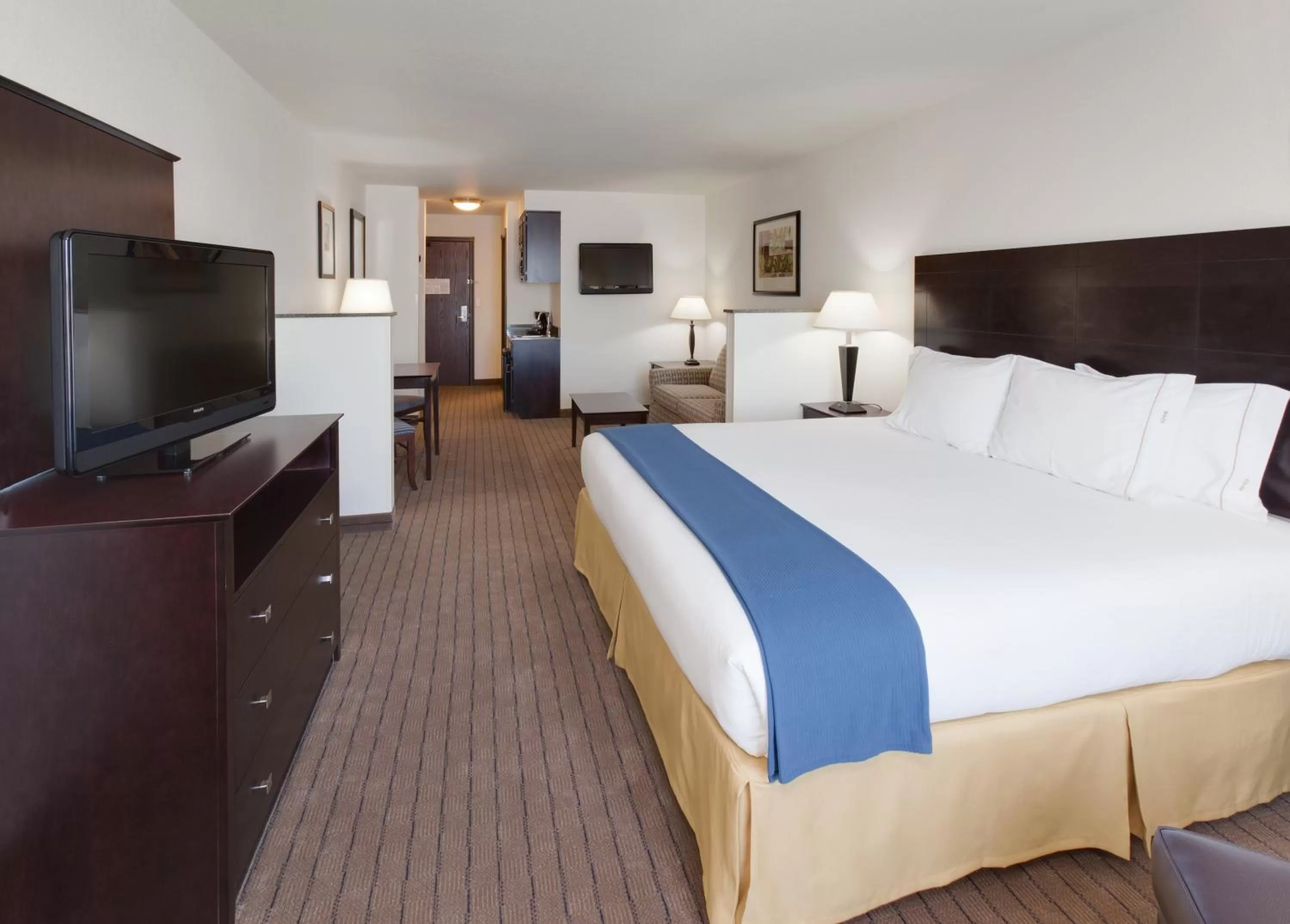 Photo of the whole room, Bed in Holiday Inn Express & Suites - Omaha I - 80 by IHG