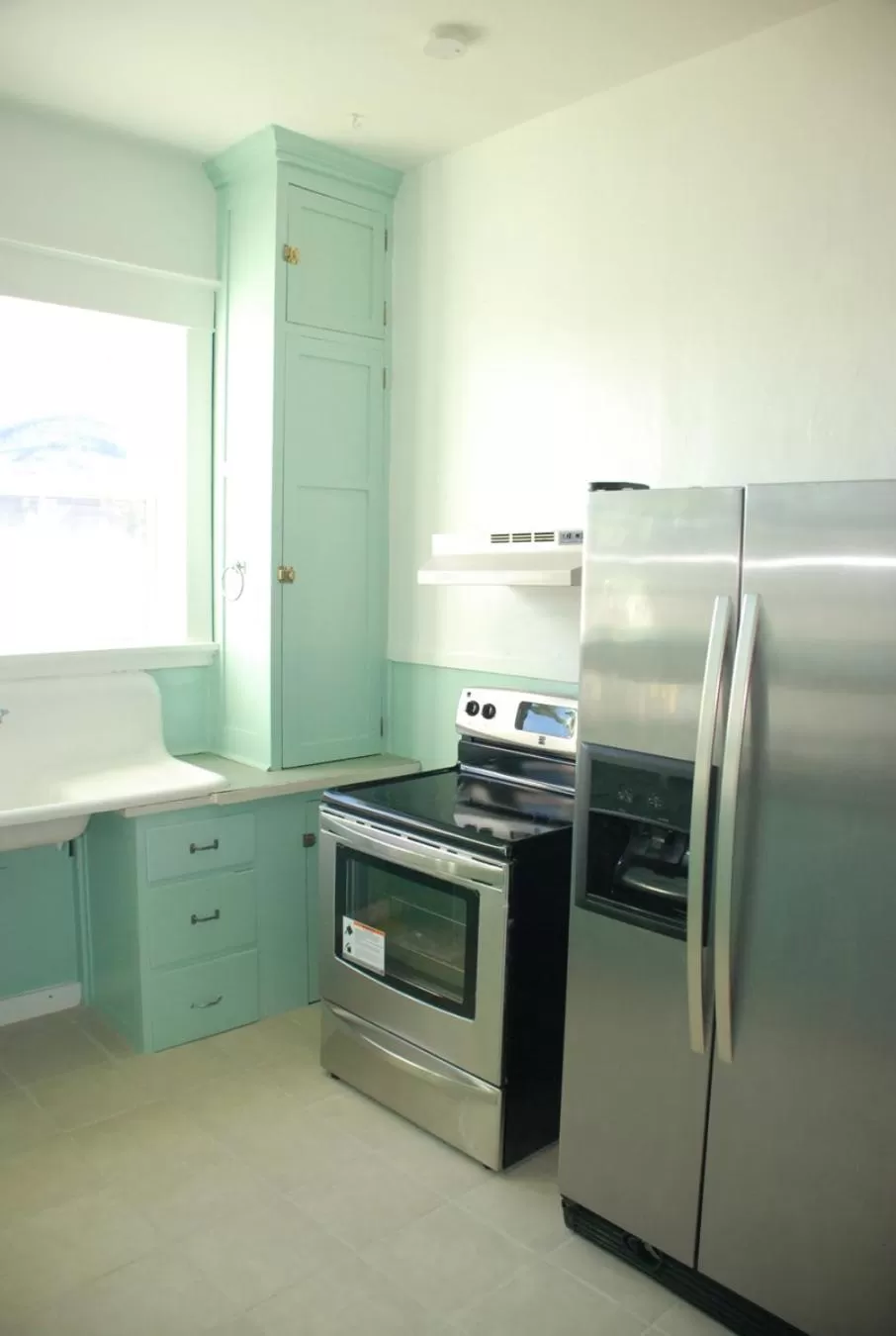 Kitchen or kitchenette in Sauerdough Lodging