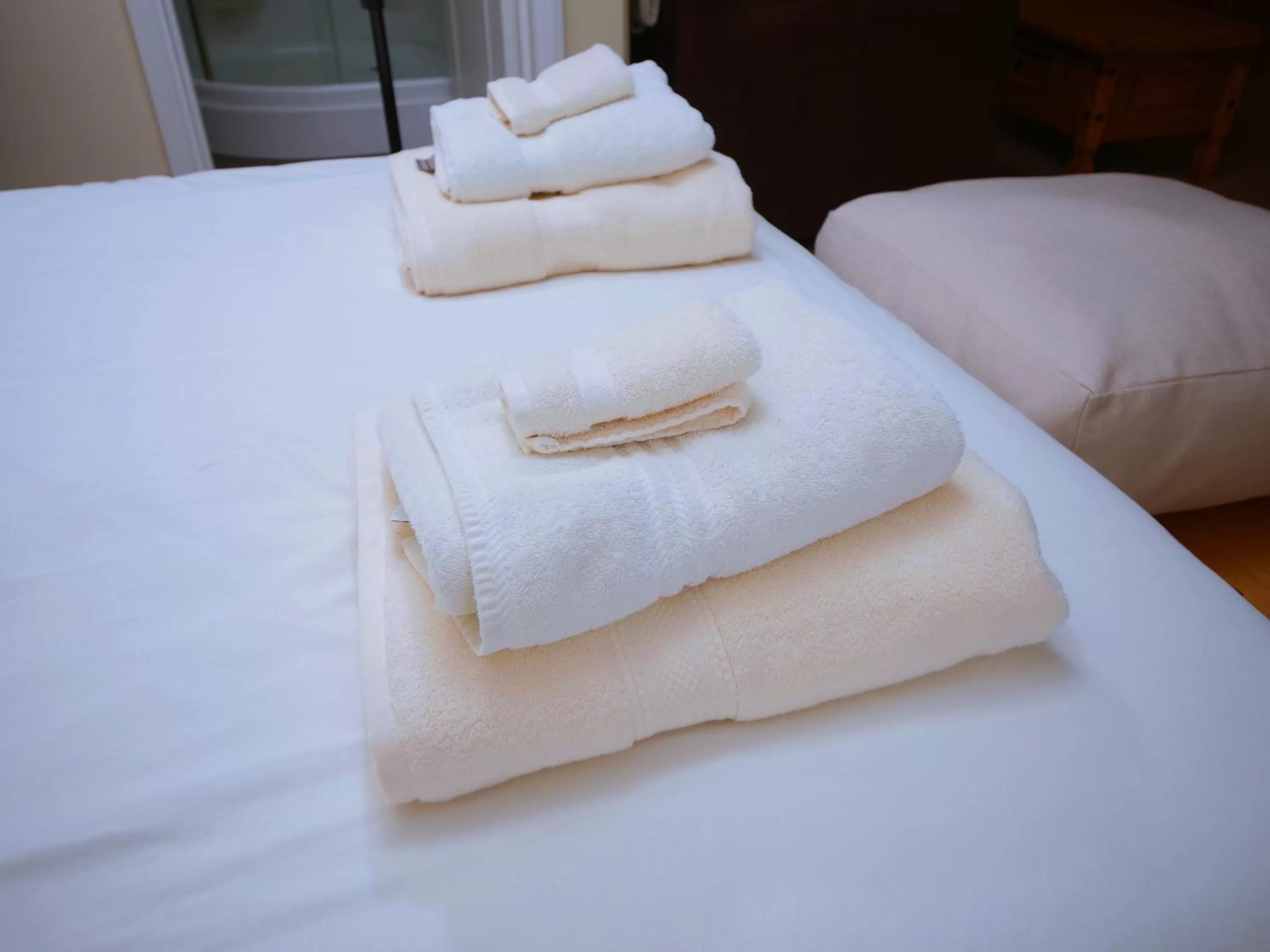 Bed in The Five Bells, Eastry