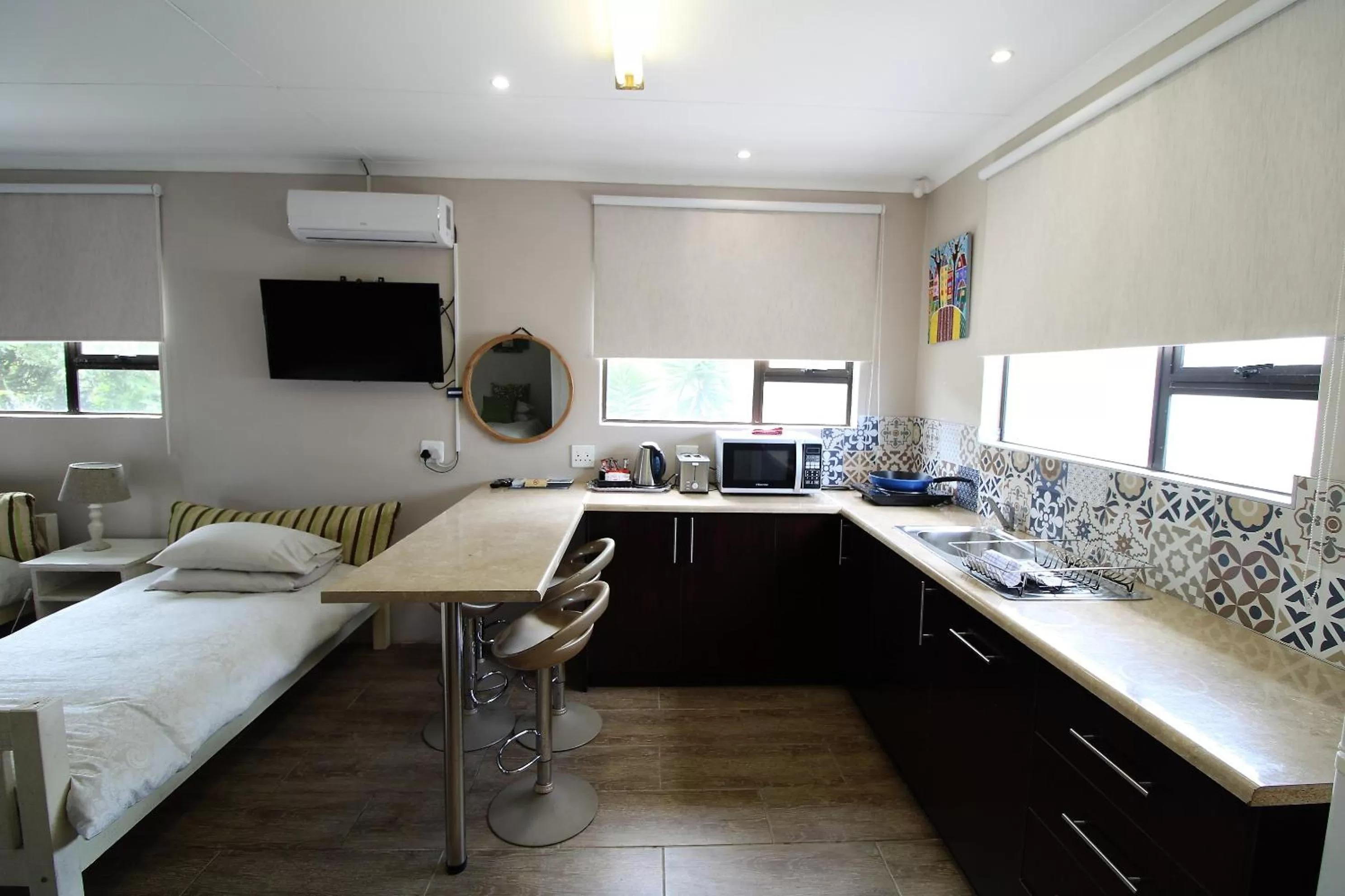 Kitchen or kitchenette, Bed in Cove View B&B