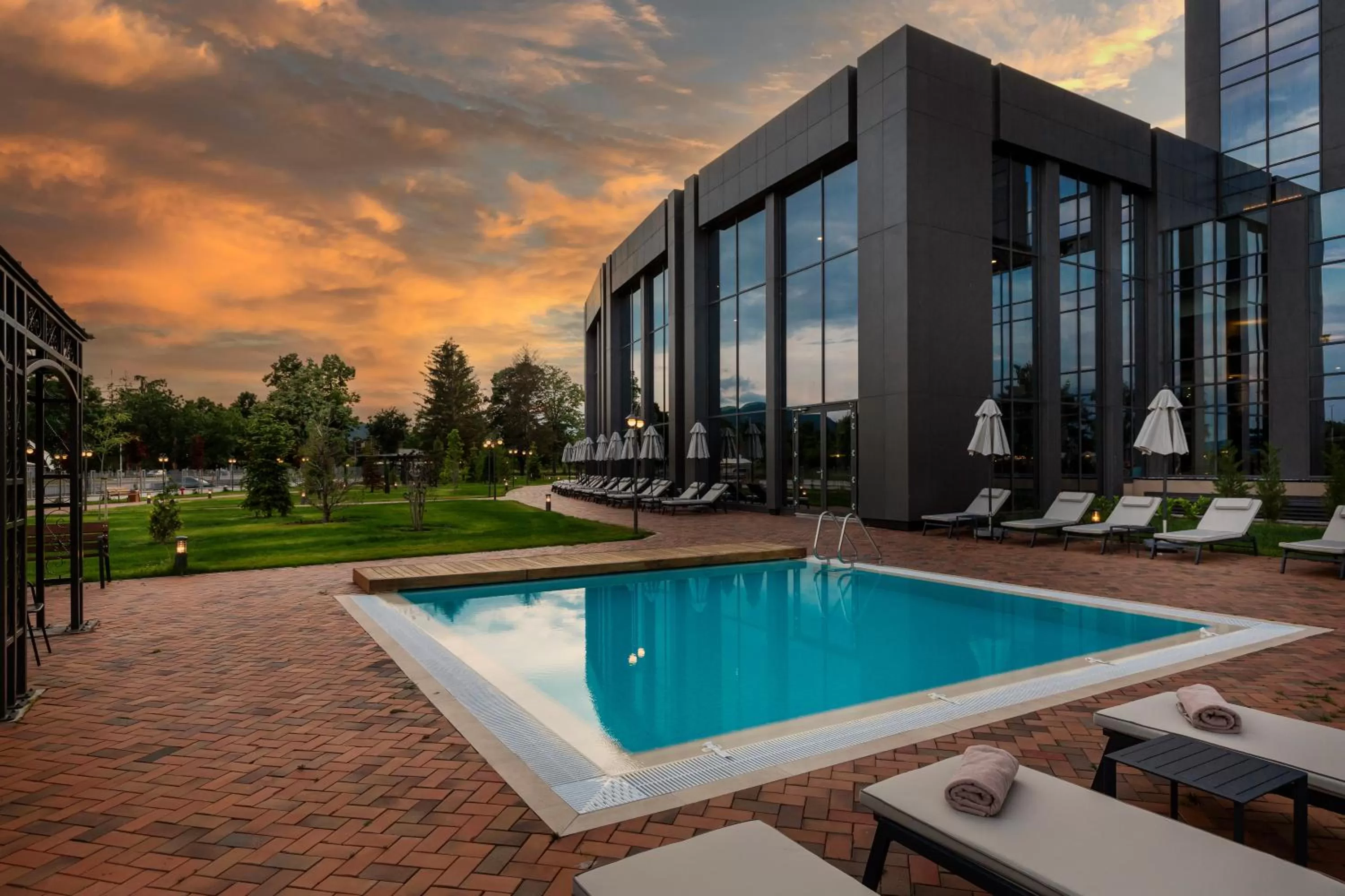 Swimming pool in Kings' Valley Medical & Spa Hotel