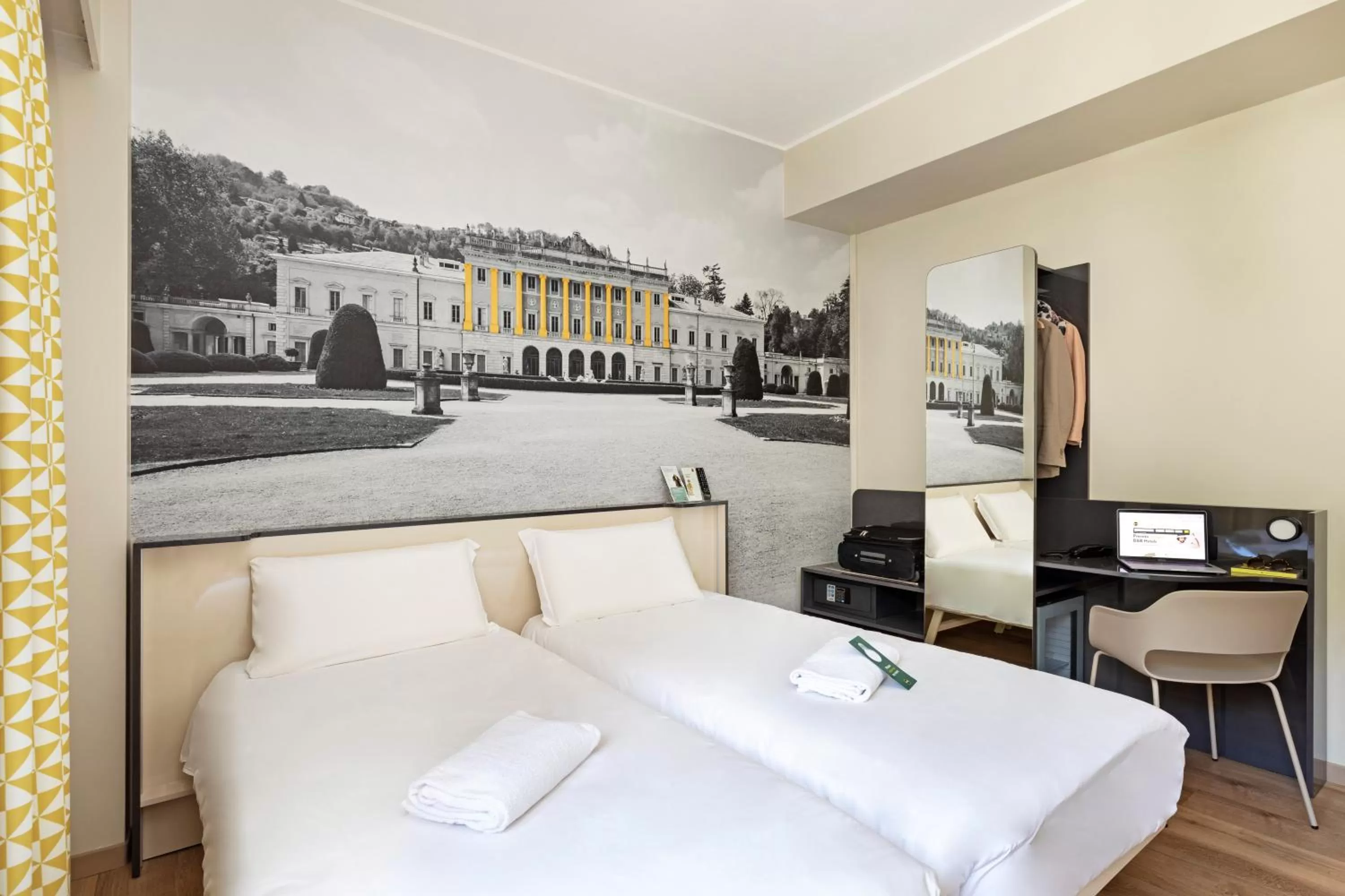 Twin Room - Disability Access in B&B Hotel Como City Center