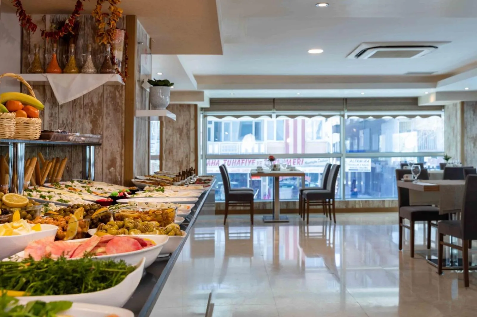 Restaurant/places to eat in Dies Hotel