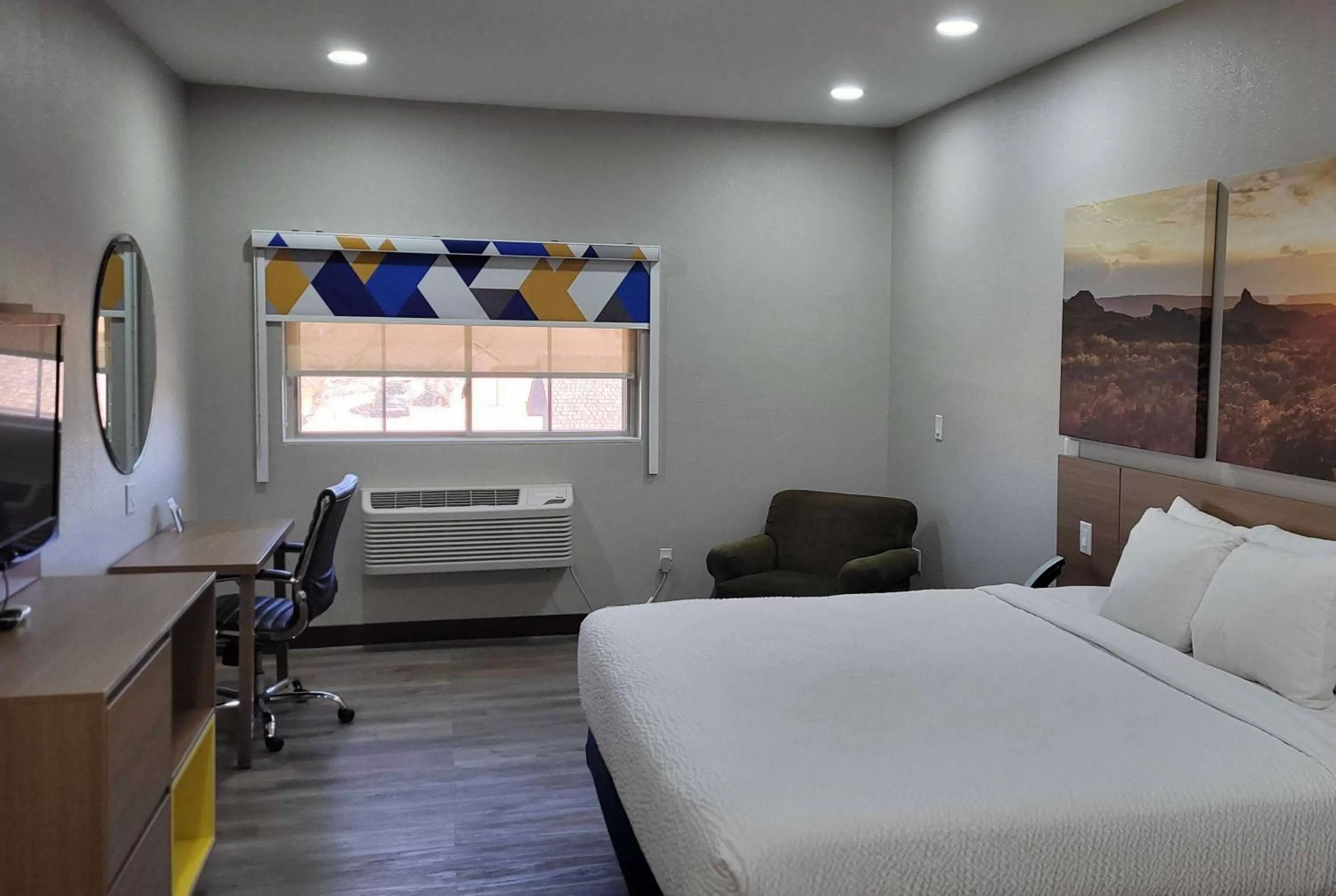 Photo of the whole room, Bed in Days Inn by Wyndham Childress