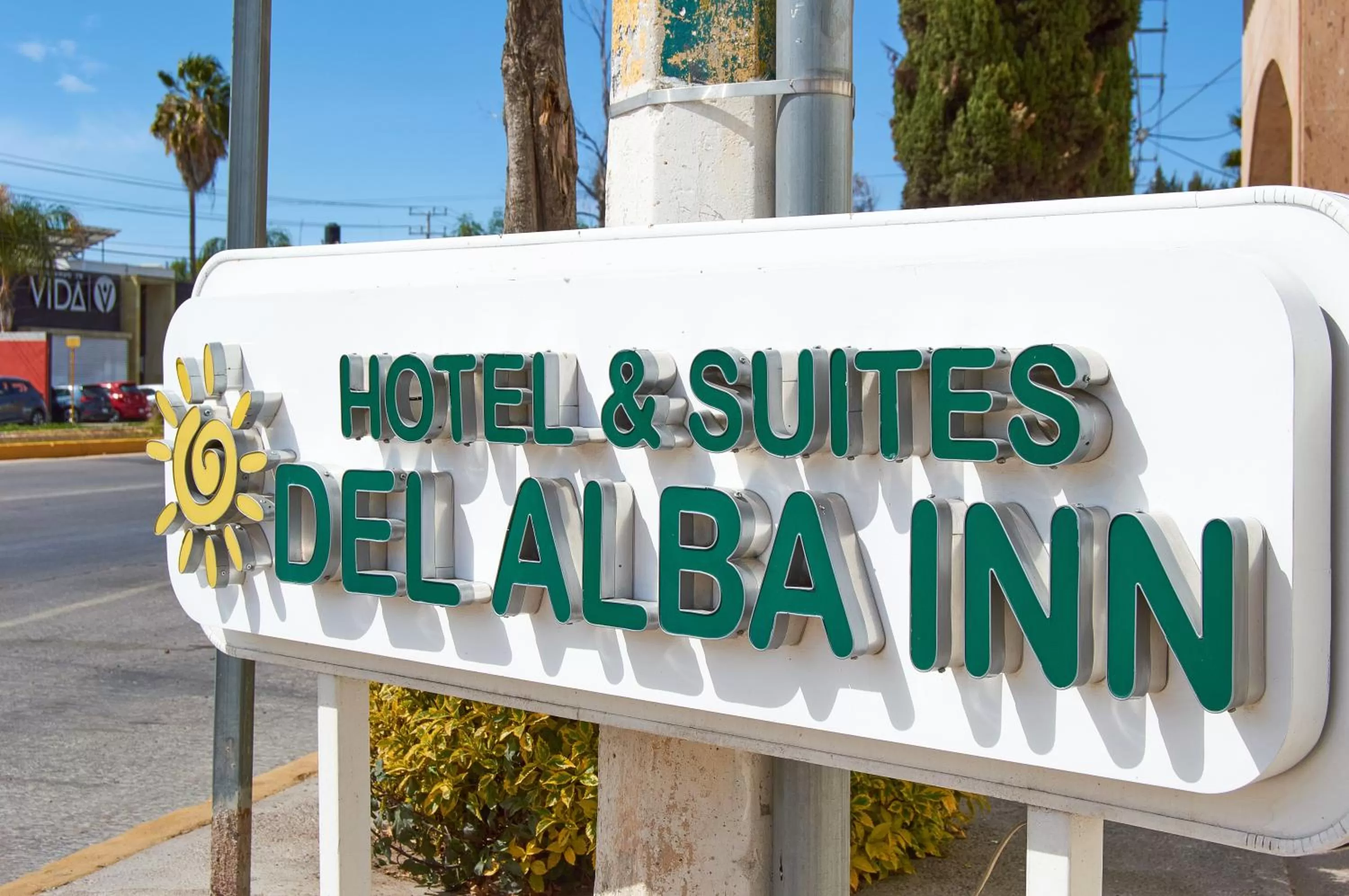 Logo/Certificate/Sign in Hotel del Alba Inn & Suites