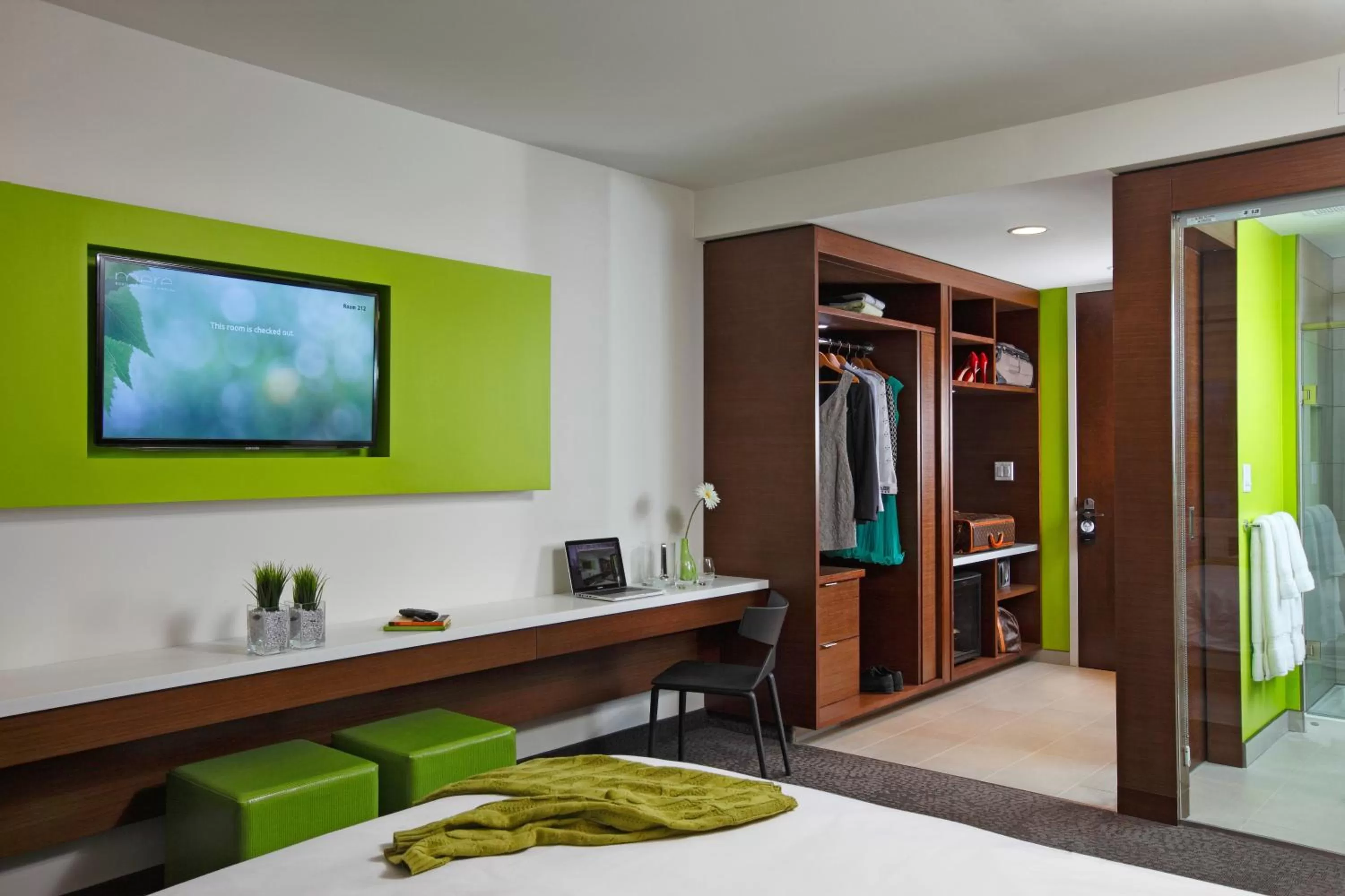 Bedroom, Bed in Mere Hotel