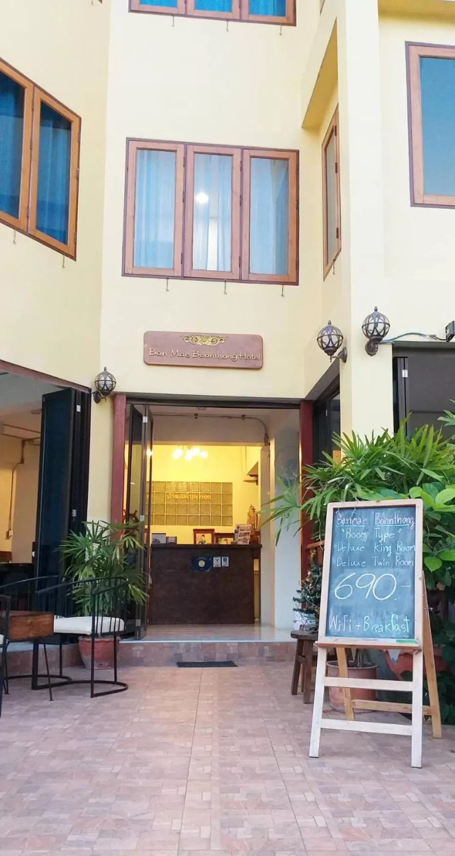 Facade/entrance in Ban Mae Boonthong