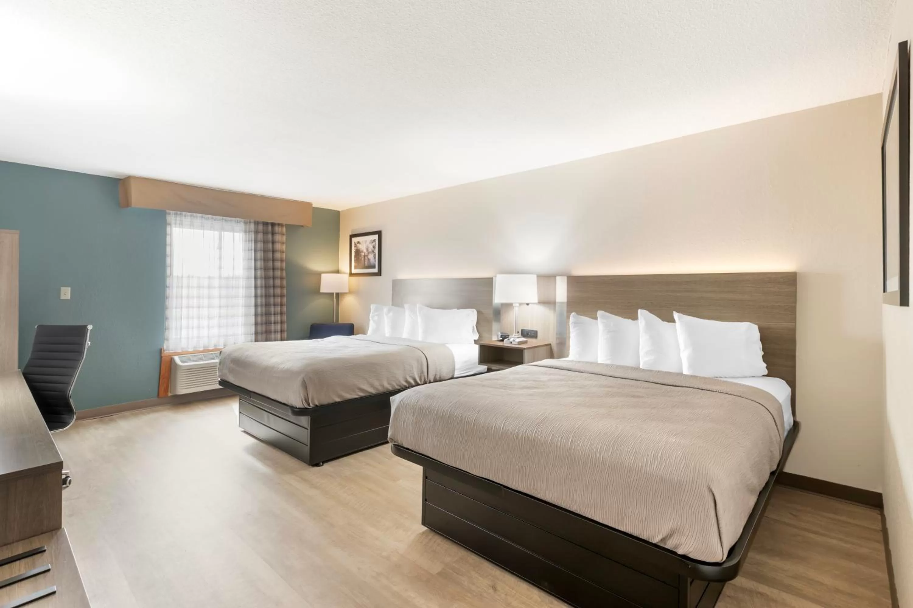 Bedroom, Bed in Quality Inn Newton at I-80