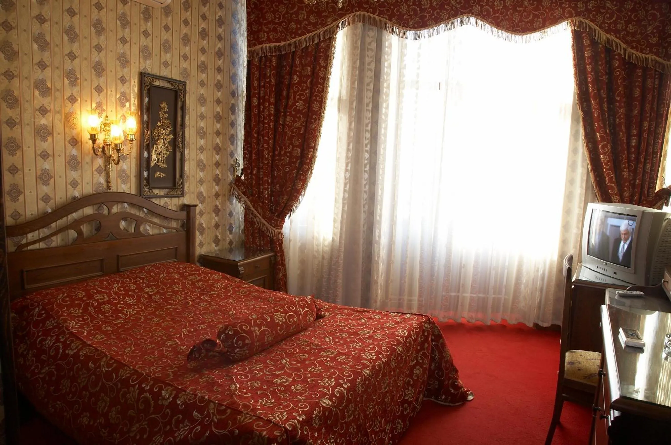 Bed in Grand Hotel de Londres