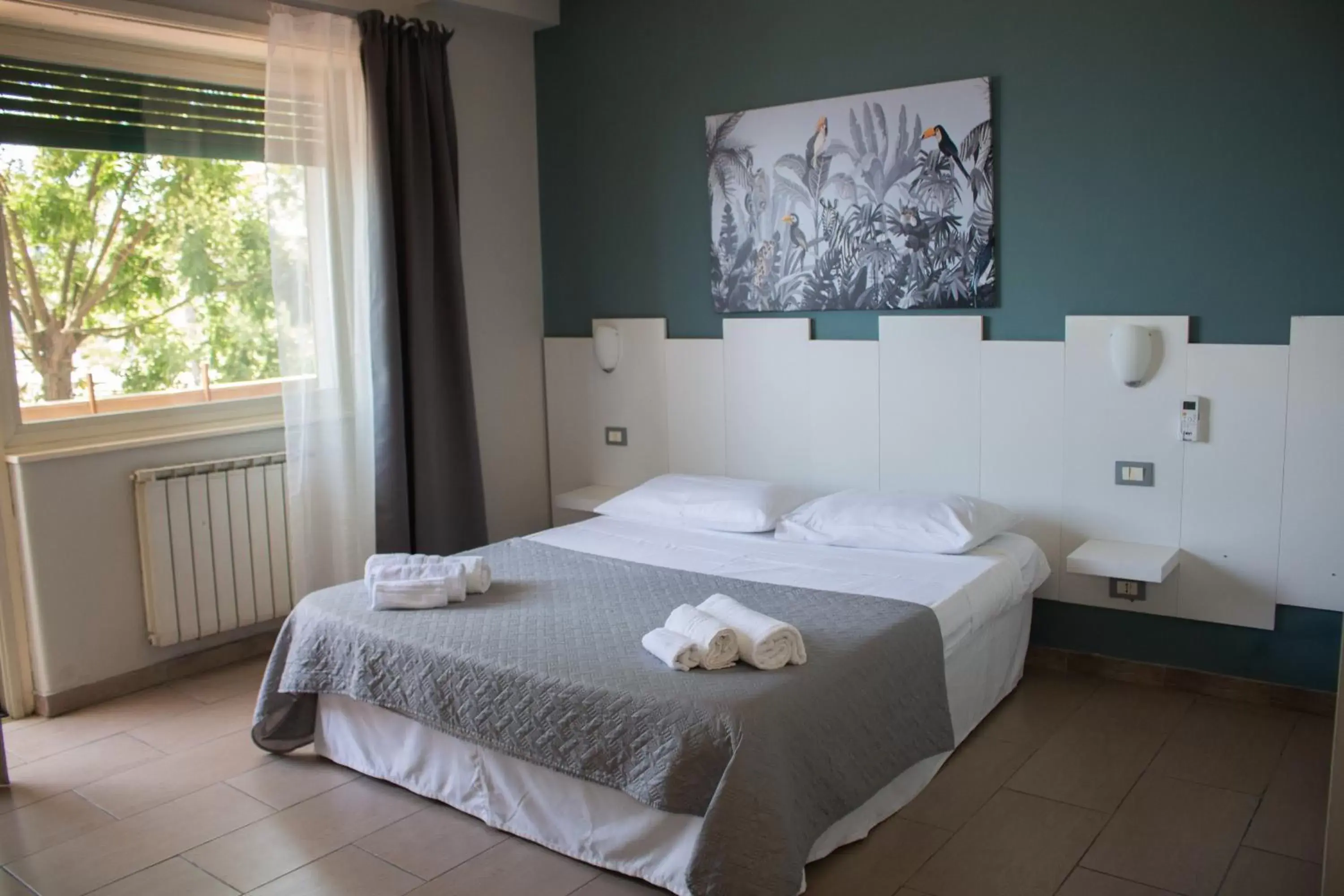 Deluxe Double Room with Balcony and Sea View in Mirage Mer B&B Deluxe Double Room with Balcony and Sea View in Mirage Mer B&B