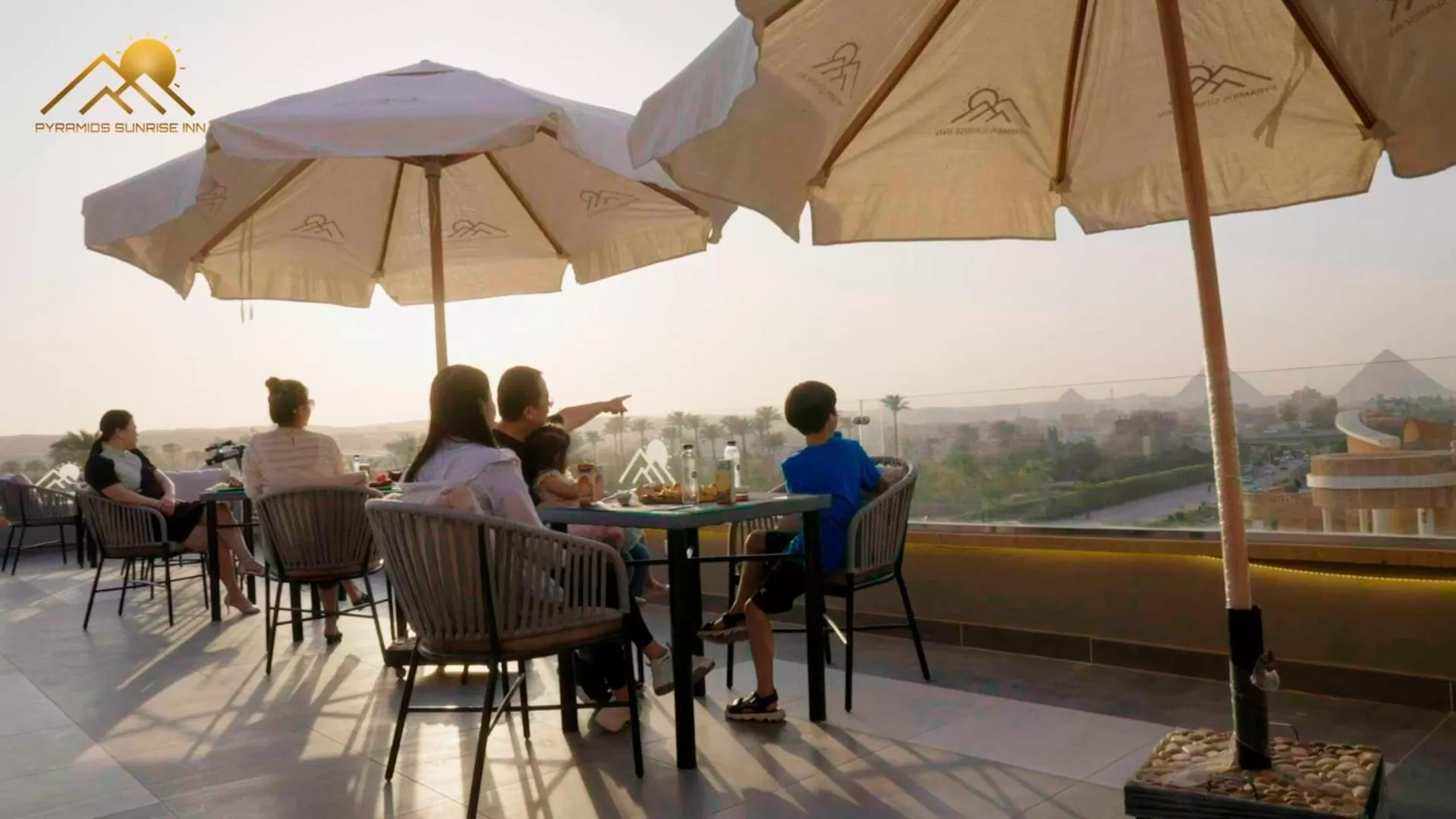 Restaurant/places to eat in Pyramids sunrise inn