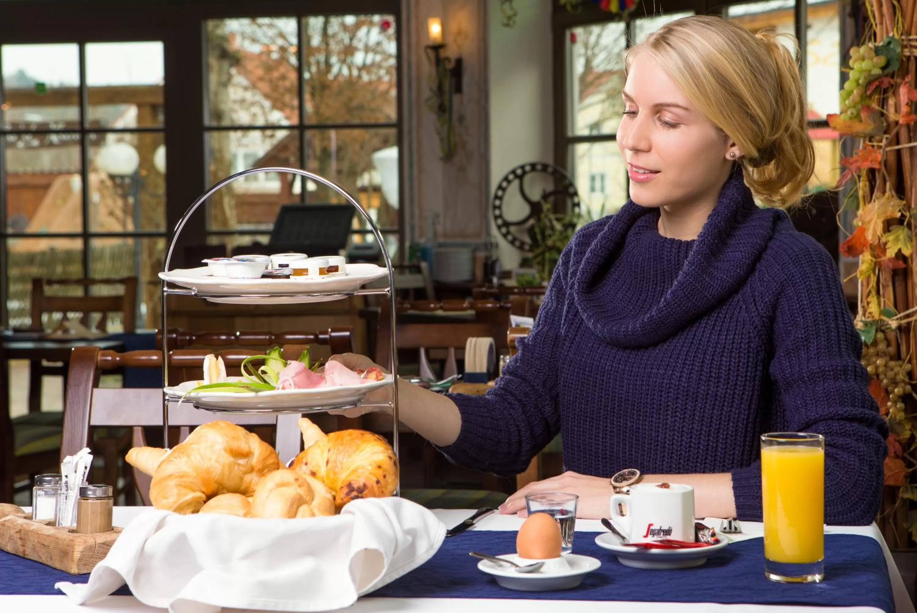 Restaurant/places to eat in Hotel Schlof Guat