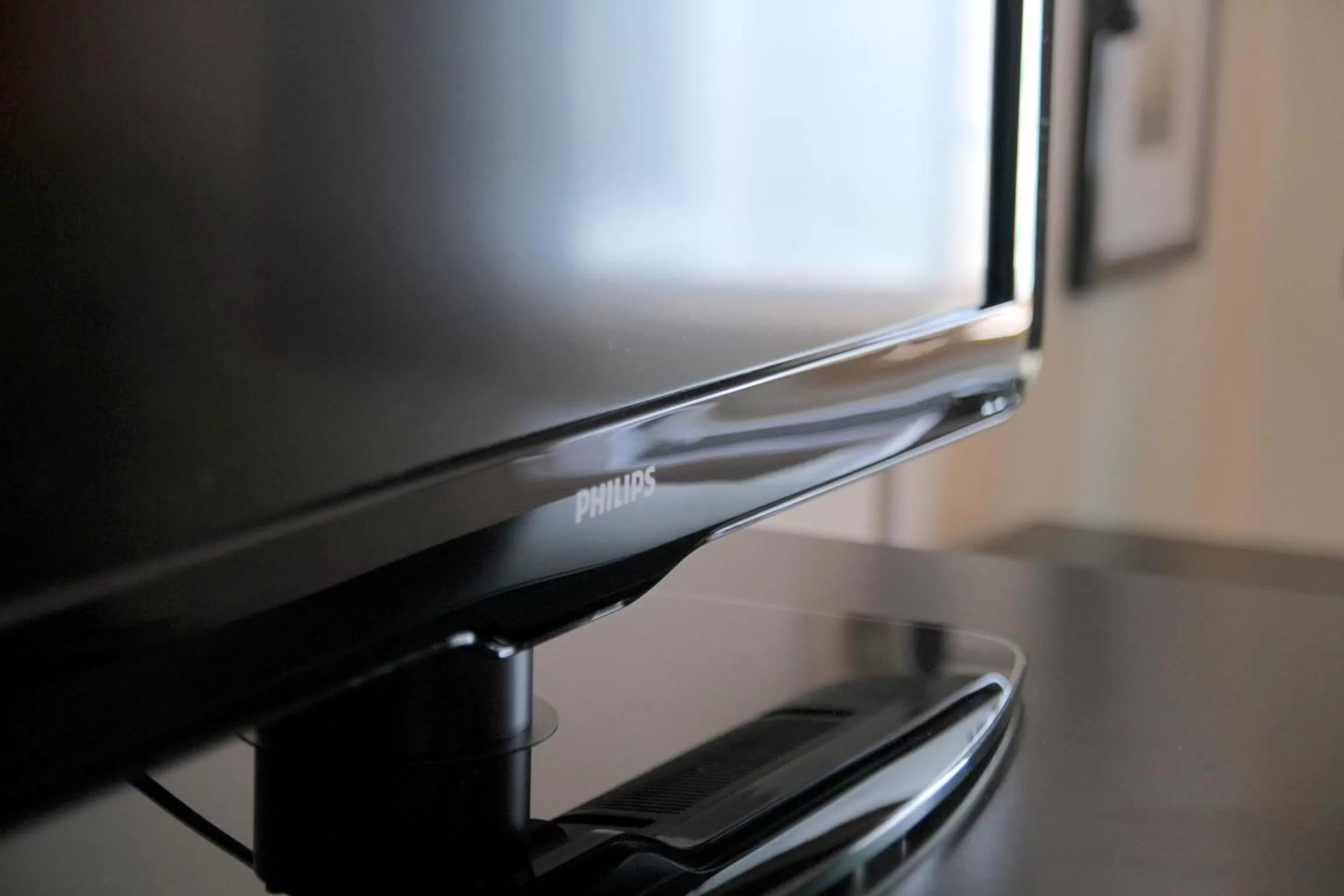 TV and multimedia in AmericInn by Wyndham Green Bay West