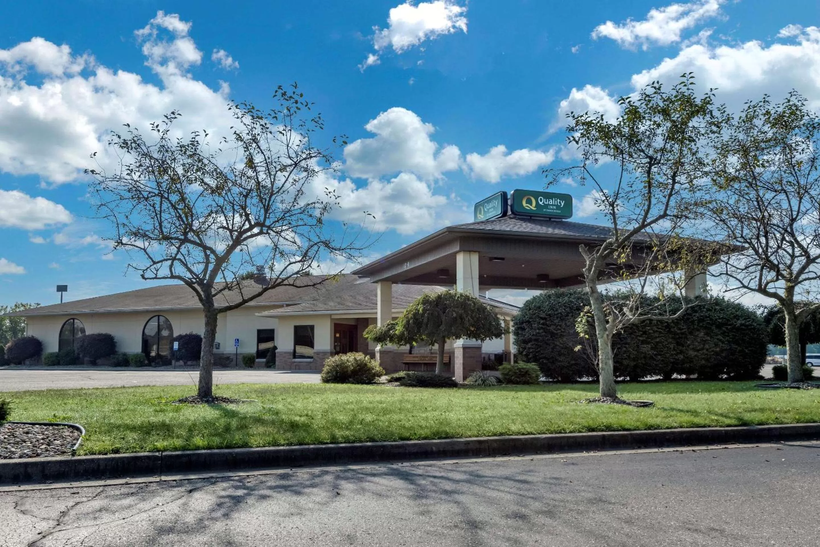 Property building in Quality Inn Dover