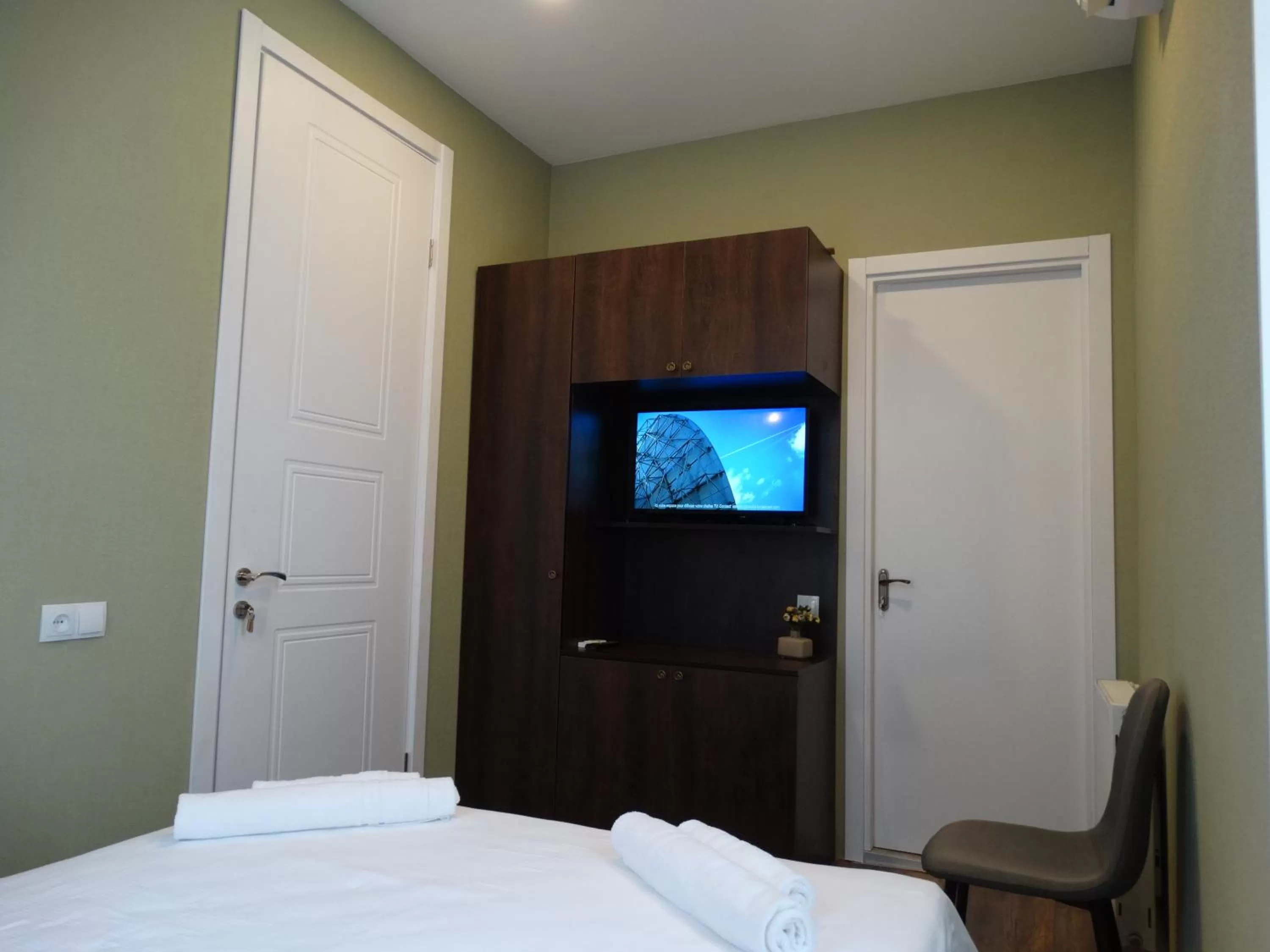 Photo of the whole room, Bed in Hotel Boutique IVERIA