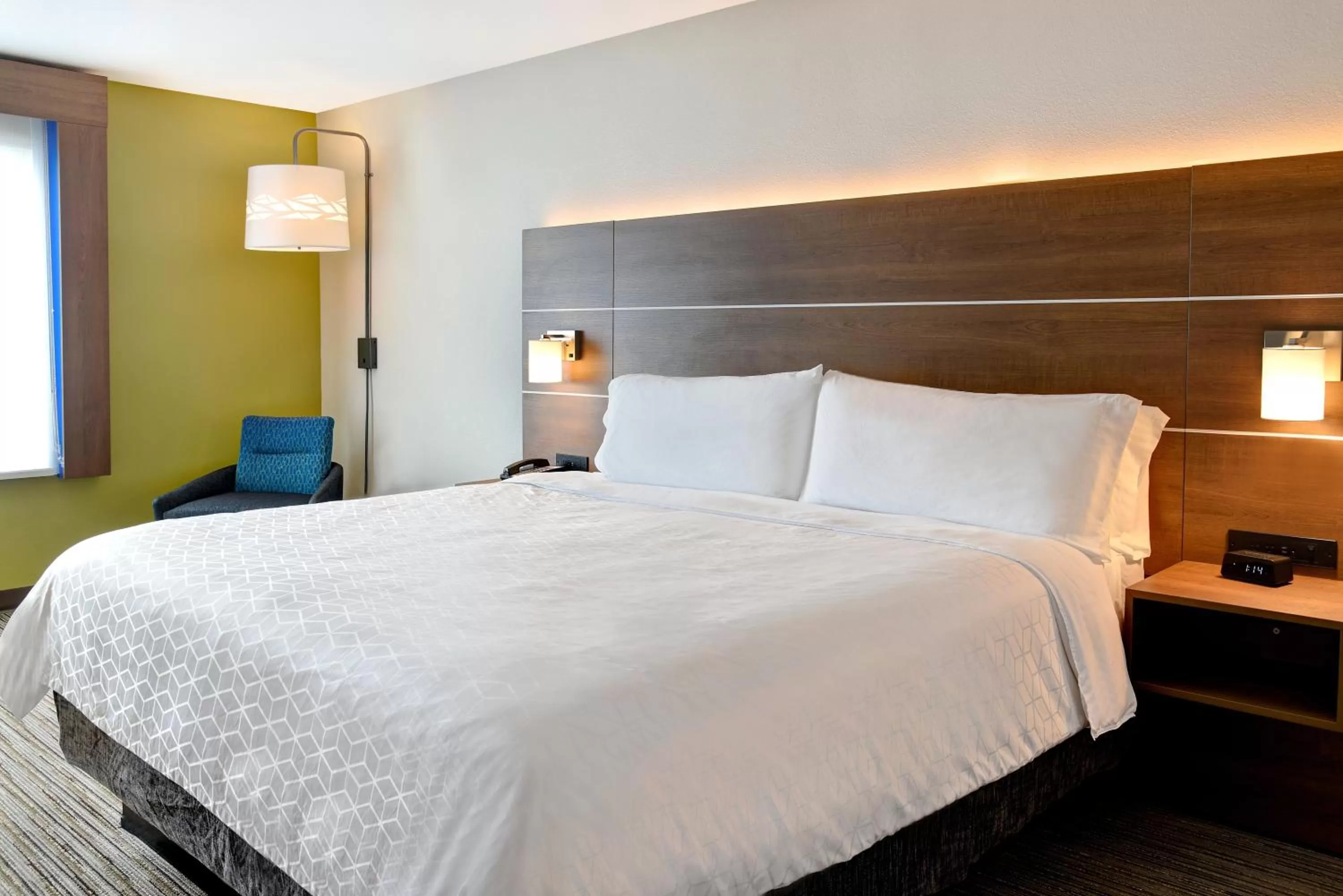 Photo of the whole room, Bed in Holiday Inn Express & Suites - Ottawa by IHG