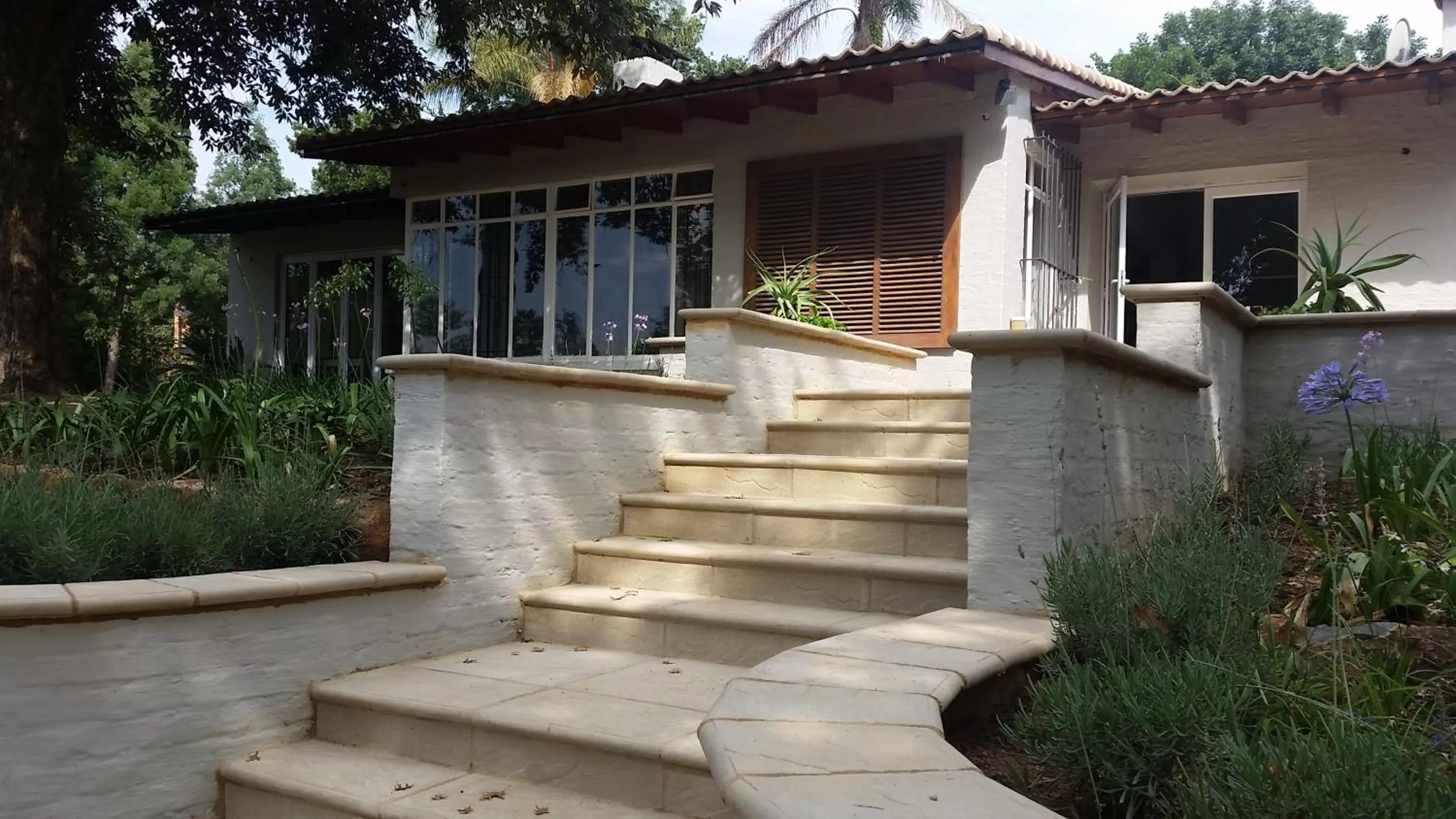 Facade/entrance in Amberhall Guesthouse