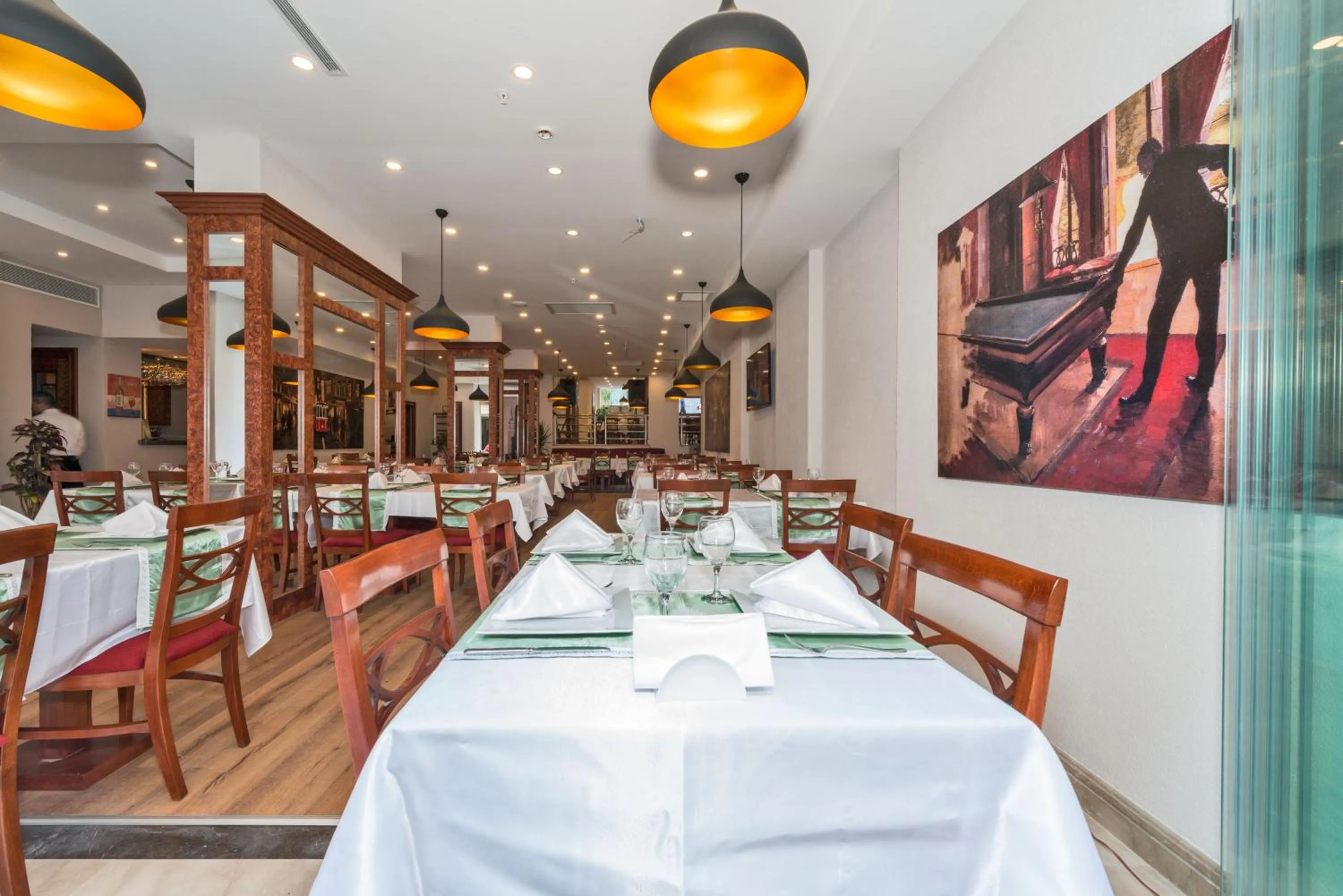 Restaurant/places to eat in Glorious Hotel