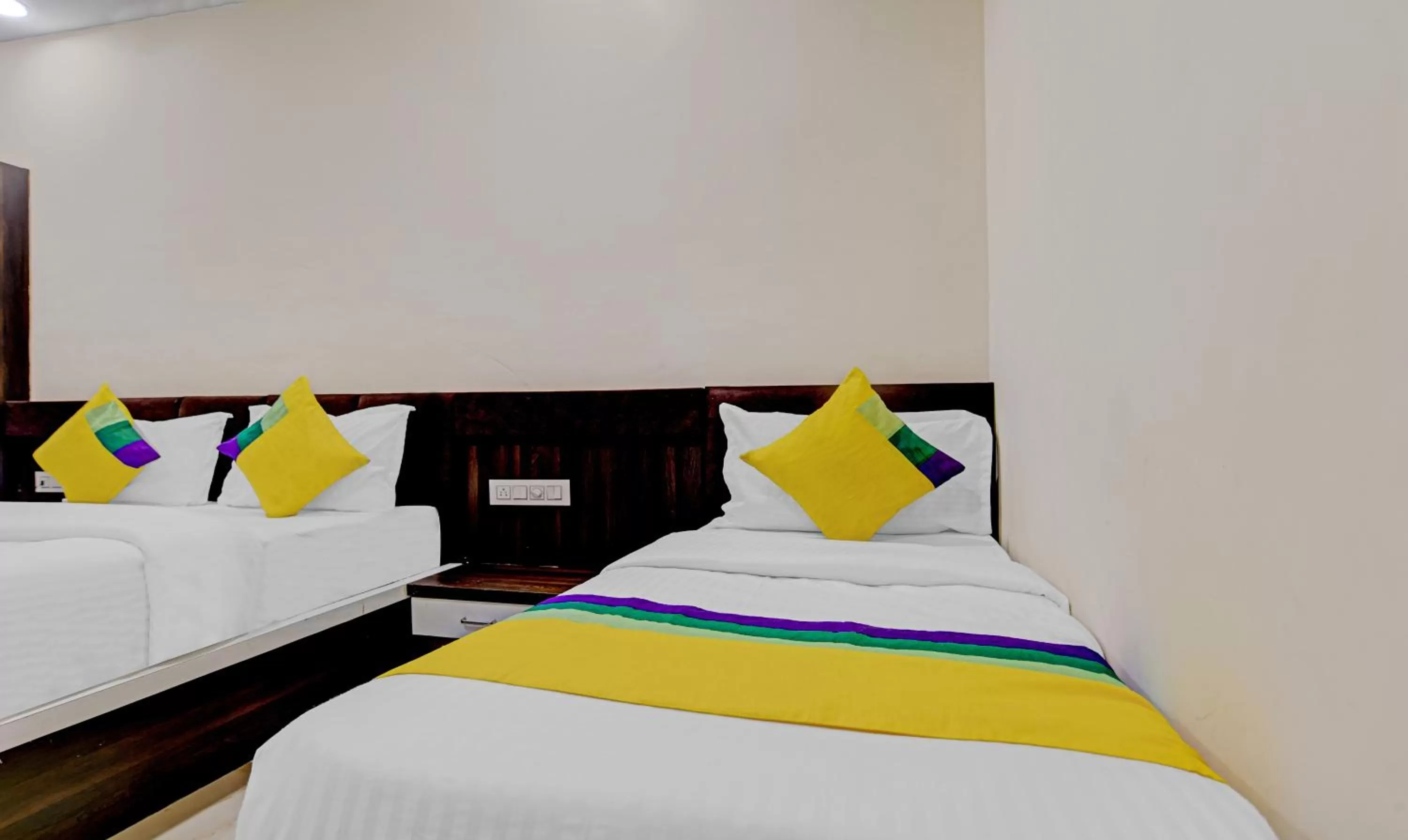Bed in Hotel Anand Shree Near Airport,Indore