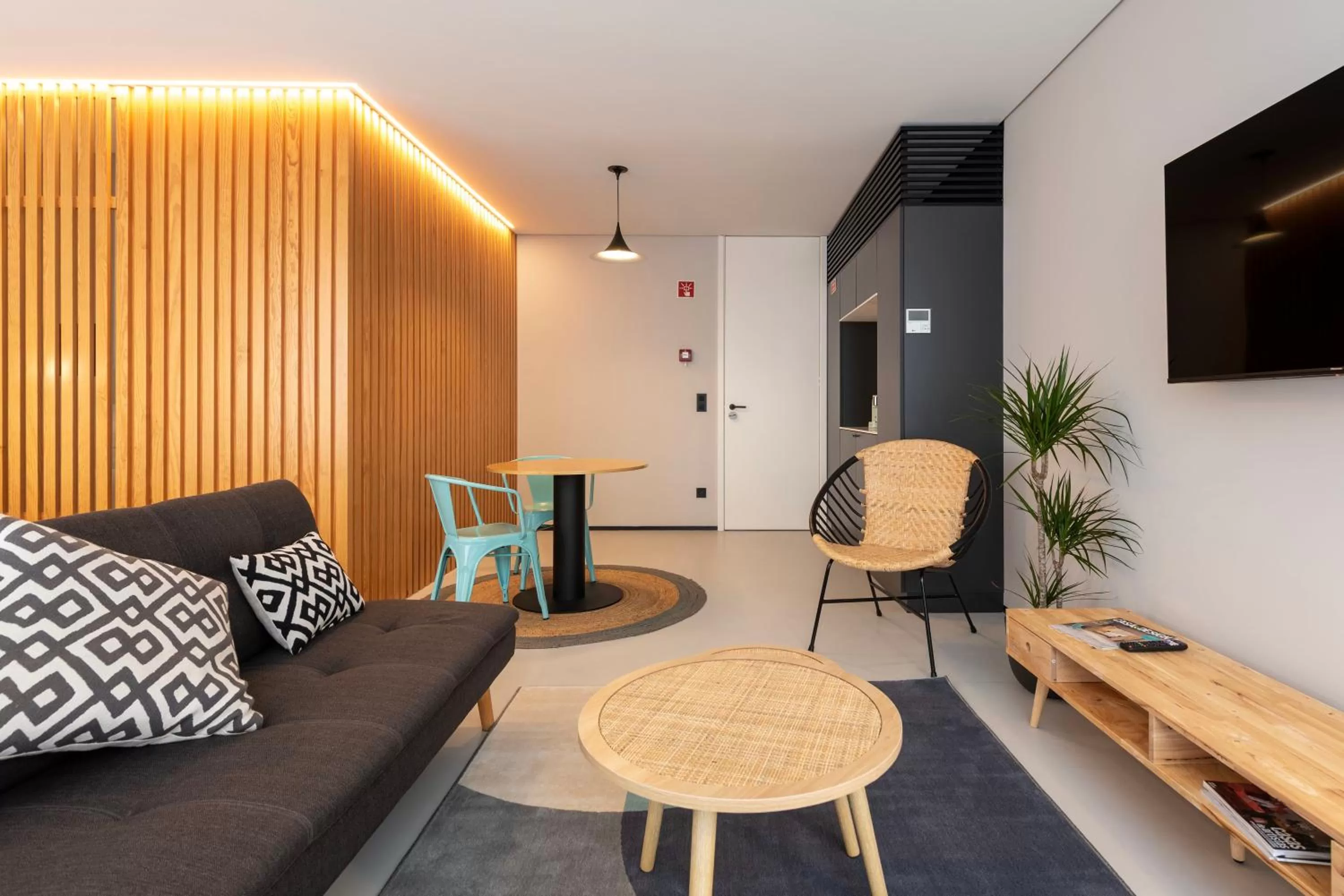 Photo of the whole room, Seating Area in Blau 1911