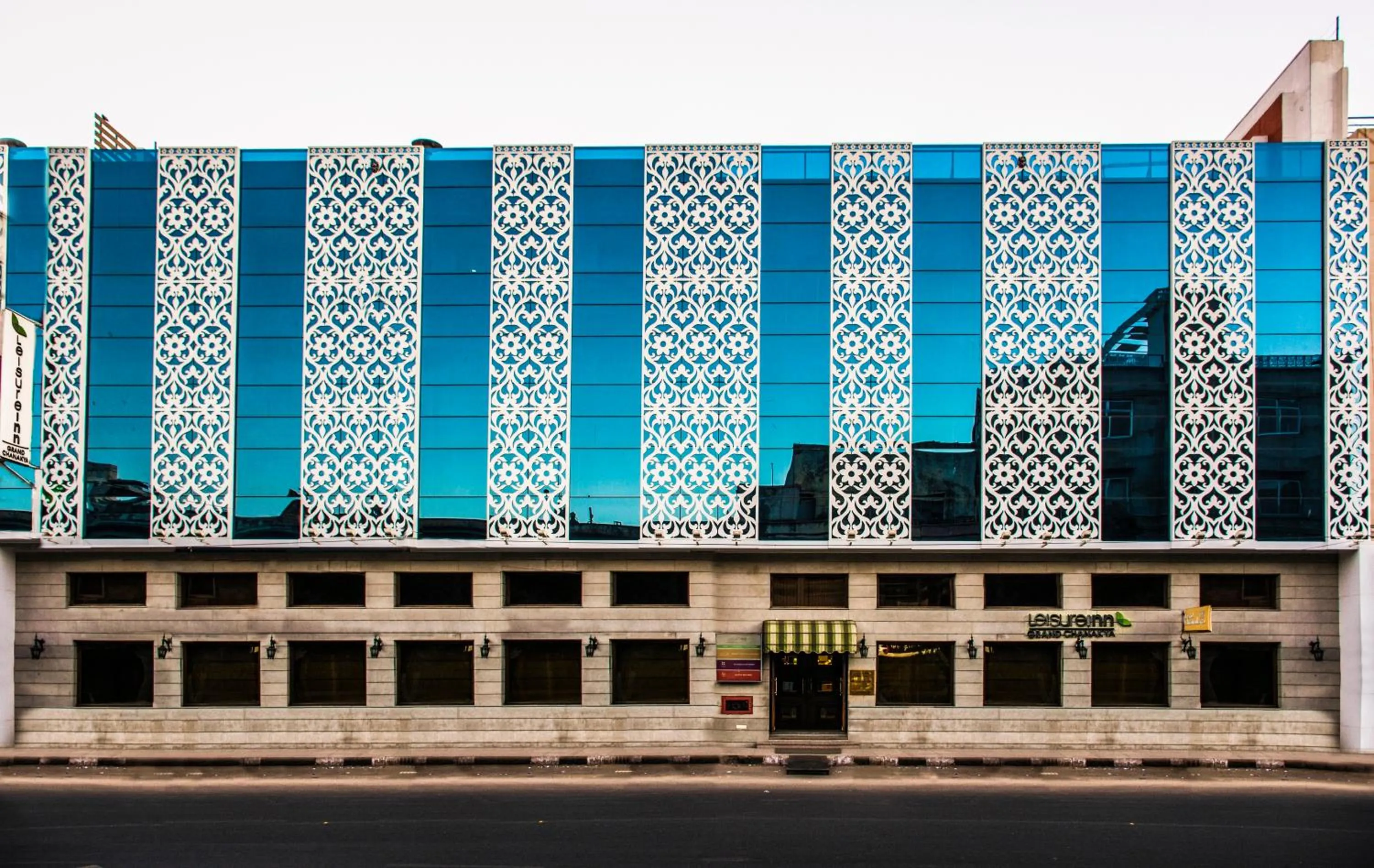 Property building in Leisure Inn Grand Chanakya