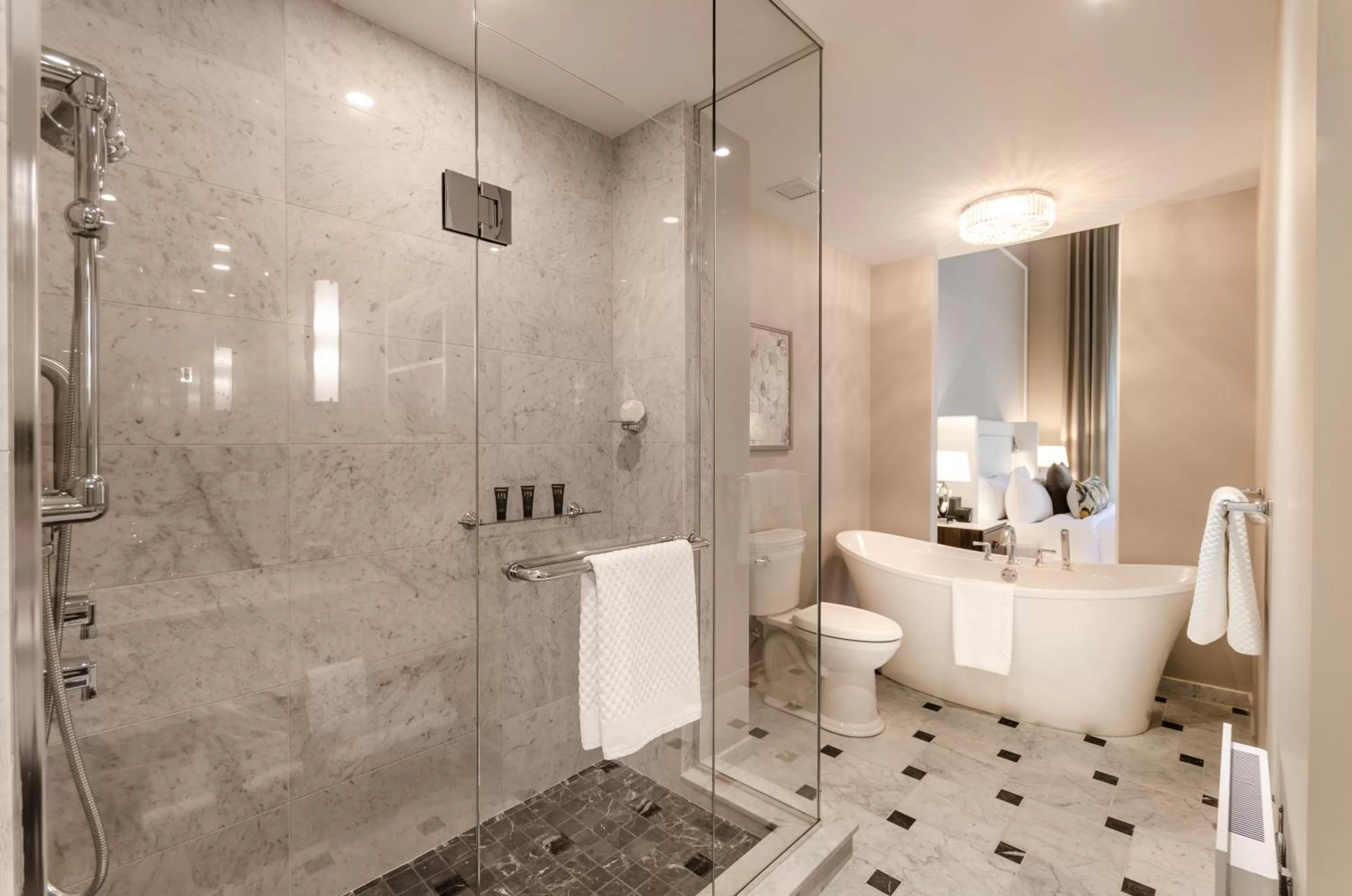 Bathroom in Hôtel Birks Montréal