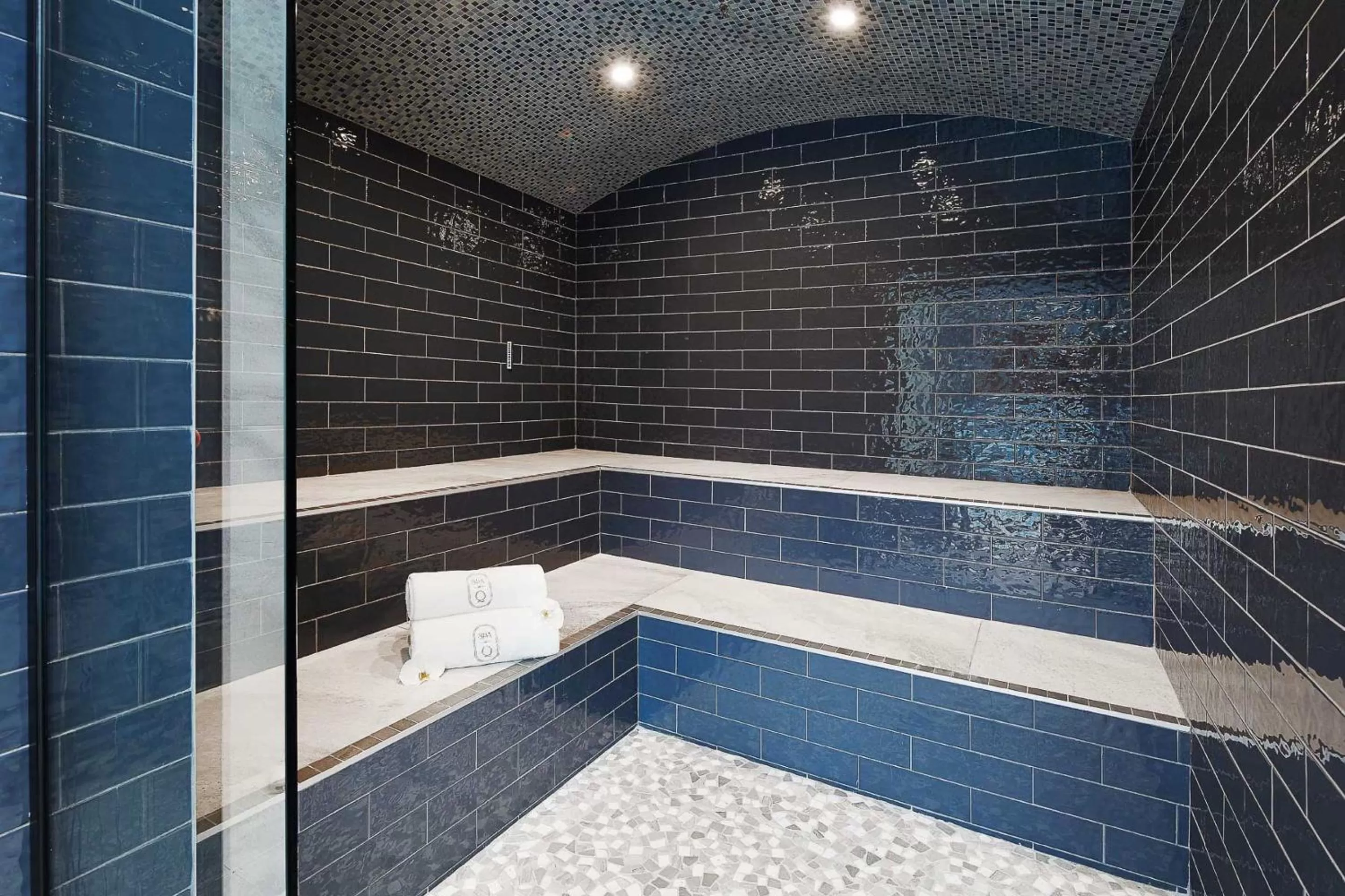 Steam room in 124 on Queen Hotel & Spa