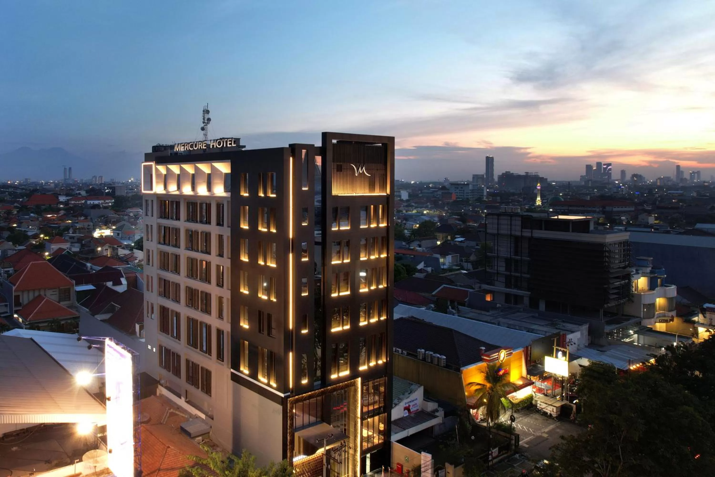 Facade/entrance in Mercure Surabaya Manyar