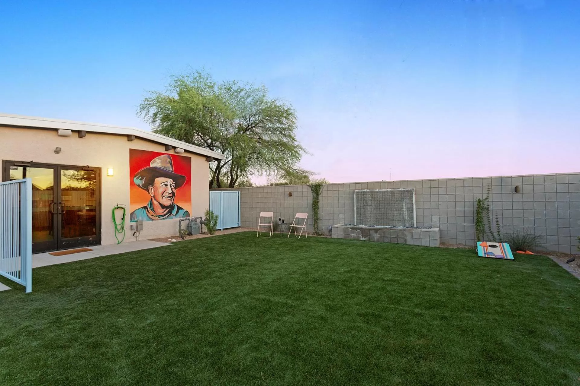 Property building in Hotel McCoy - Art, Coffee, Beer, Wine