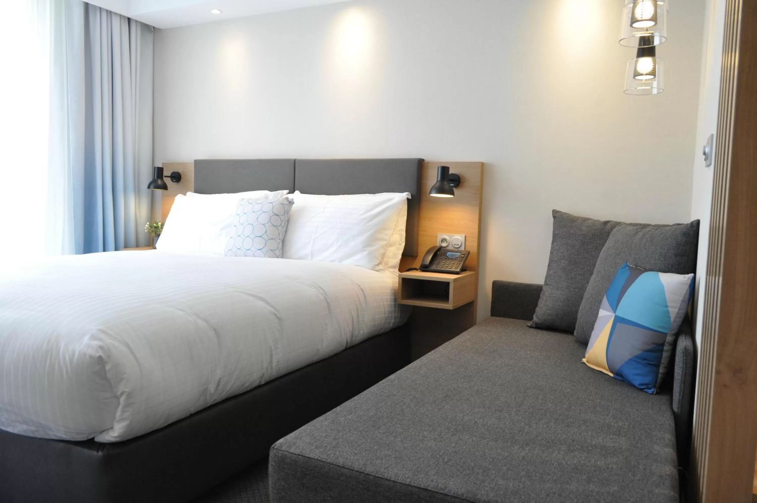 Bed in Holiday Inn - Bordeaux-Merignac by IHG